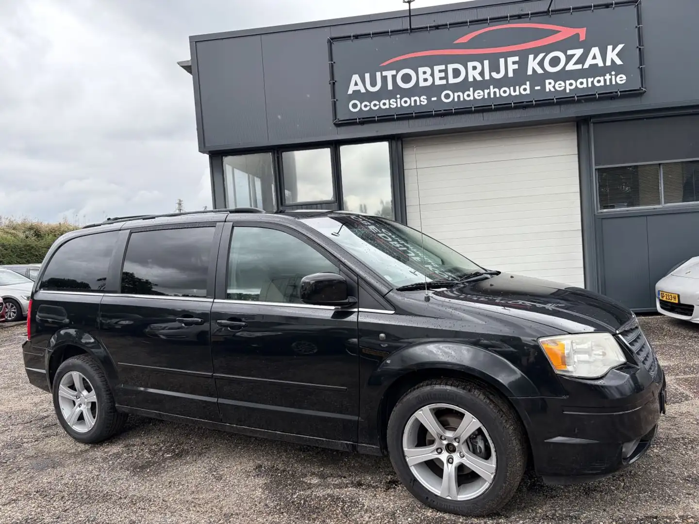 Chrysler Town & Country 3.8 V6 7-pers. AUTOMAAT AIRCO CRUISE Schwarz - 1