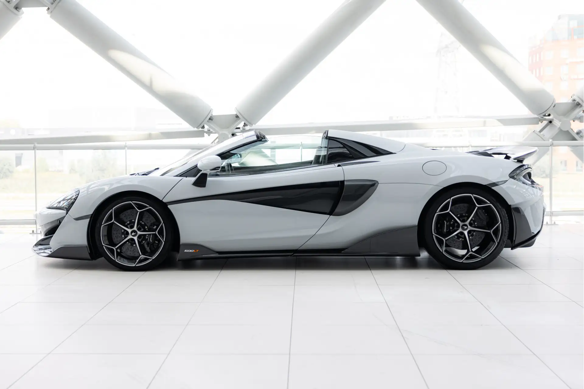 맥라렌 600LT Spider 2020 화이트 사진 4