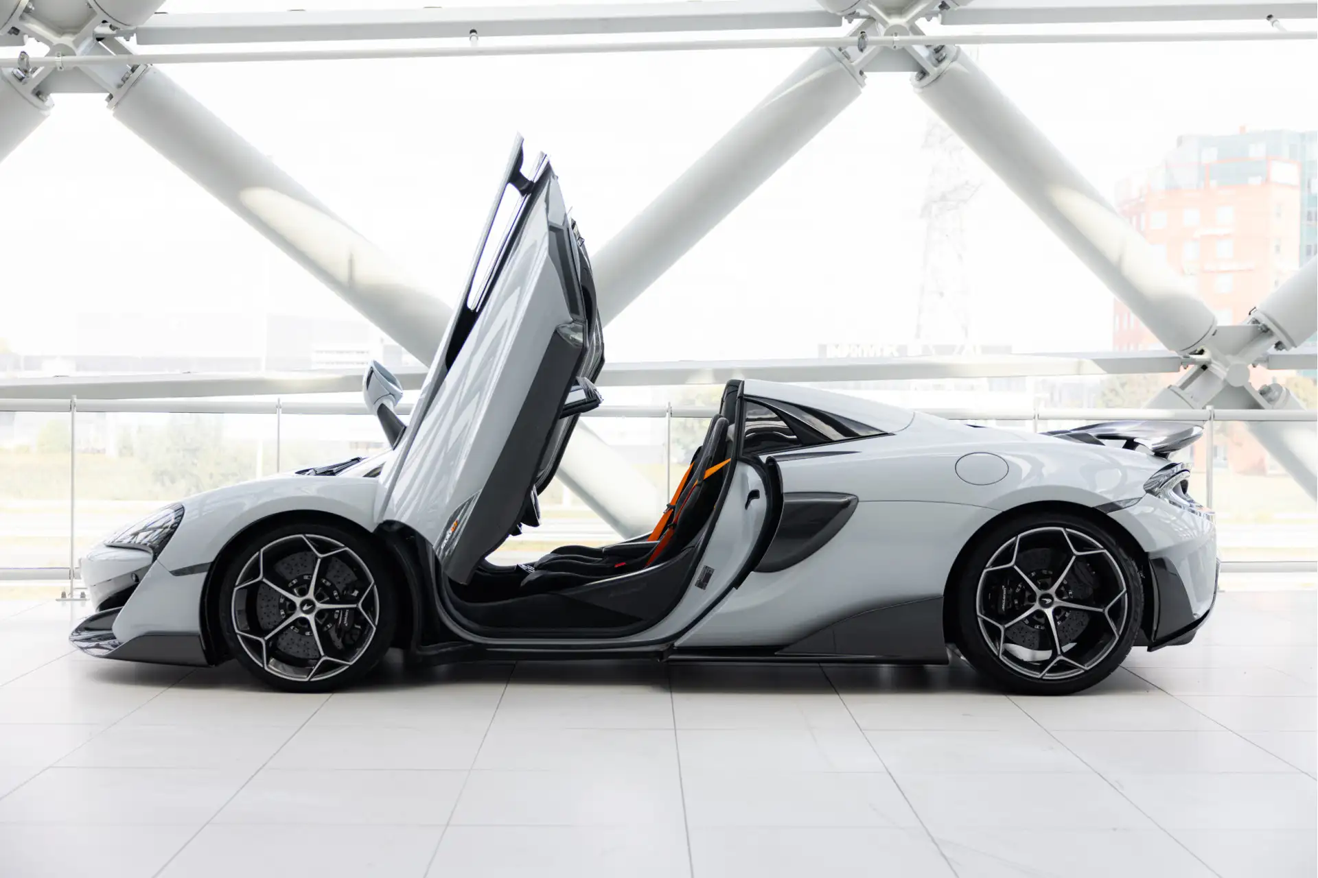맥라렌 600LT Spider 2020 화이트 사진 5