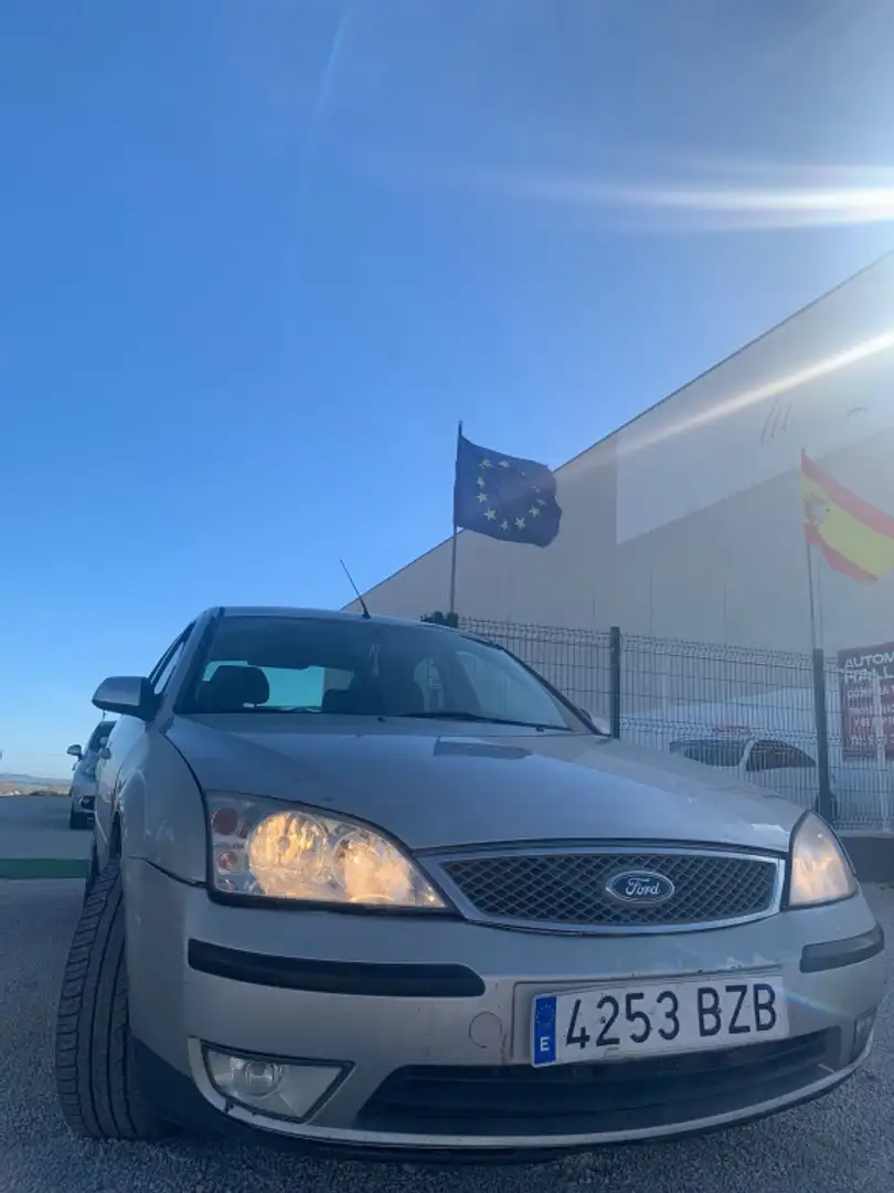 Ford Mondeo 2.0 TDCi Trend Gris - 2