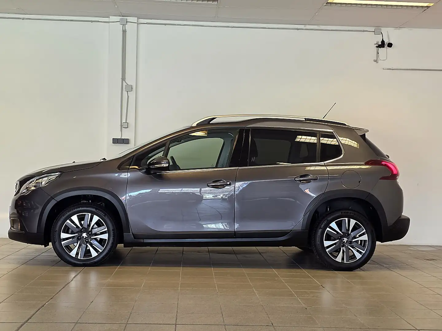 Peugeot 2008 1,2 PureTech 130 S&S Allure EAT6 Grau - 2