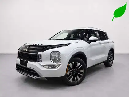 White 2026 Mitsubishi Outlander SUV / Crossover Front-Wheel Drive Automatic