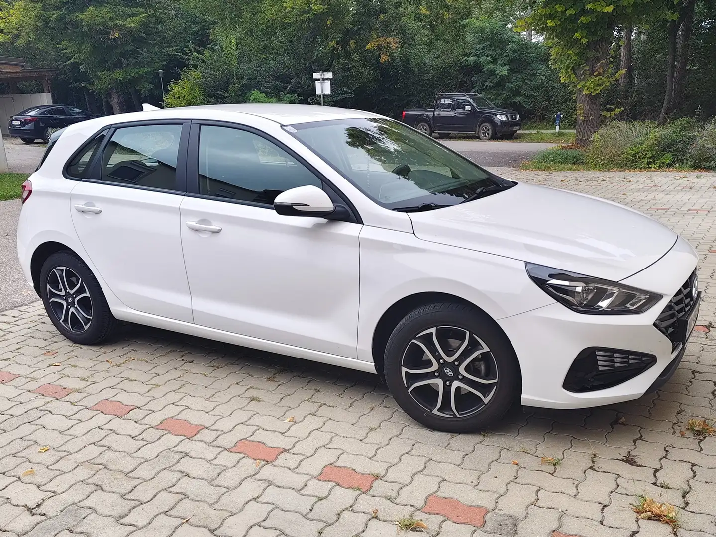 Hyundai i30 i30 1,5 DPI i-Line Plus i-Line Plus Weiß - 1