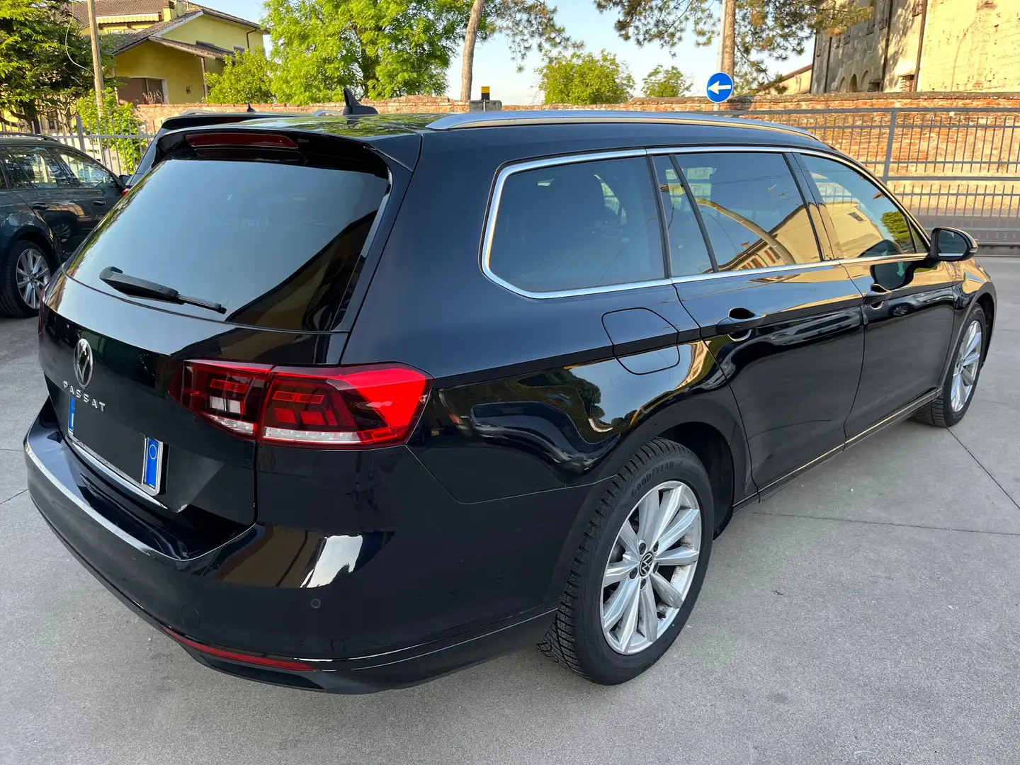 Volkswagen Passat Variant Variant 2.0tdi Business 150cv dsg TELECAMERA! Negro - 2