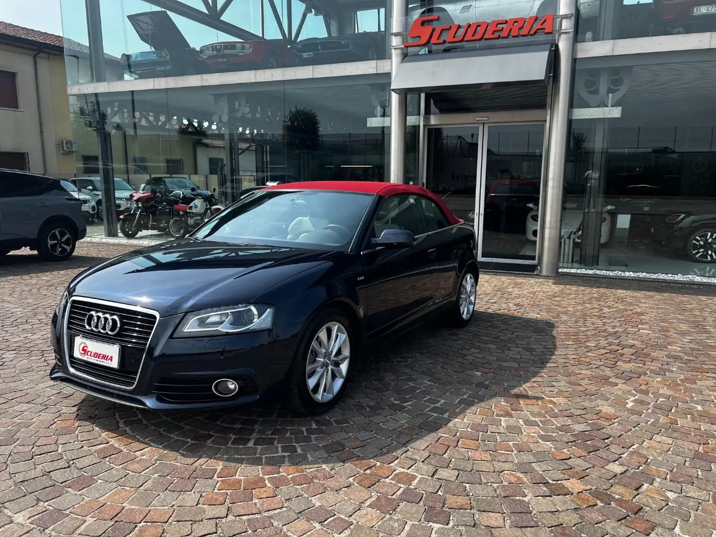 Audi A3 Cabrio 2.0 TDI S tronic Ambition Albastru - 2