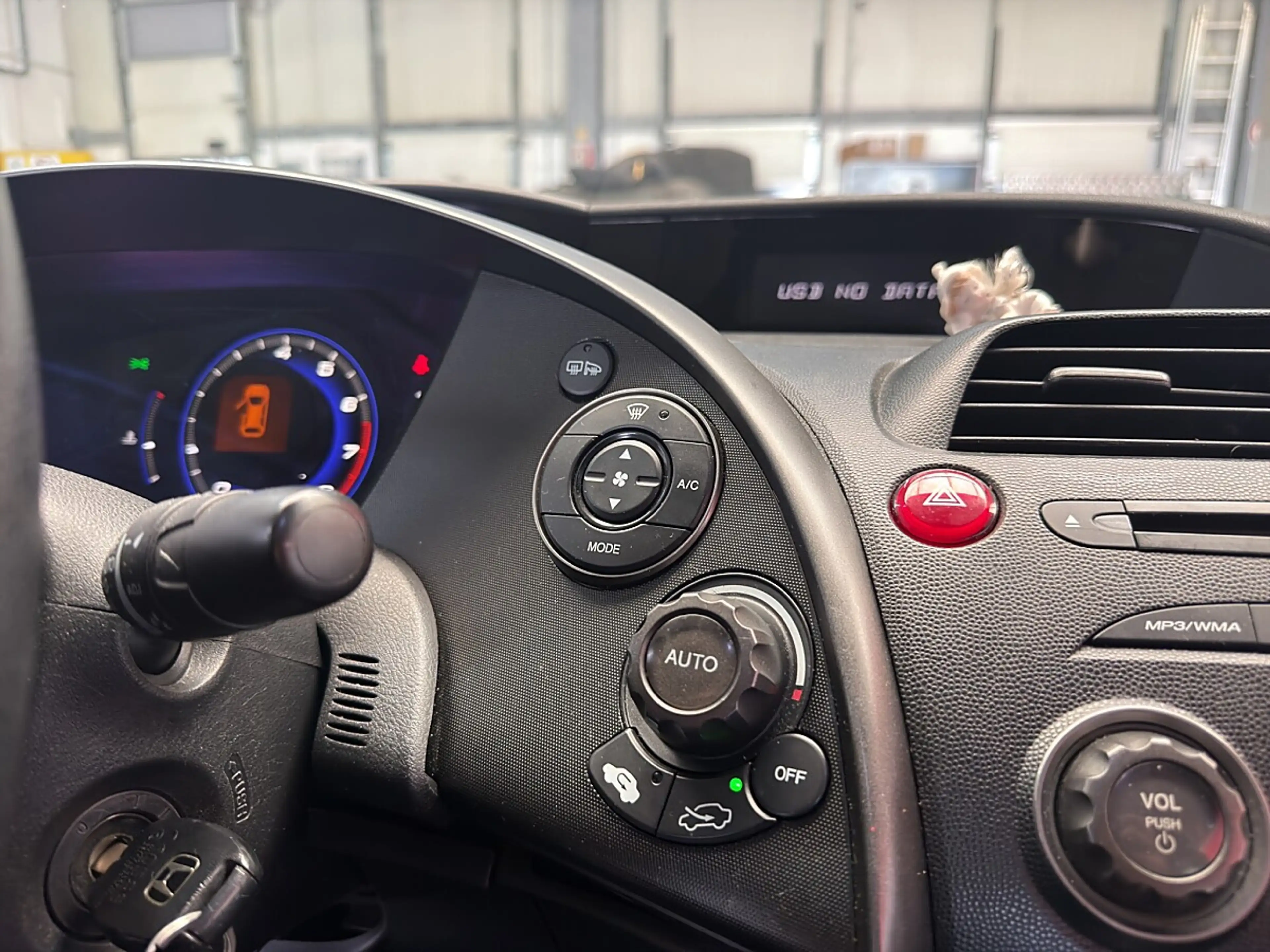 Honda Civic 1,4i Comfort — photo 15