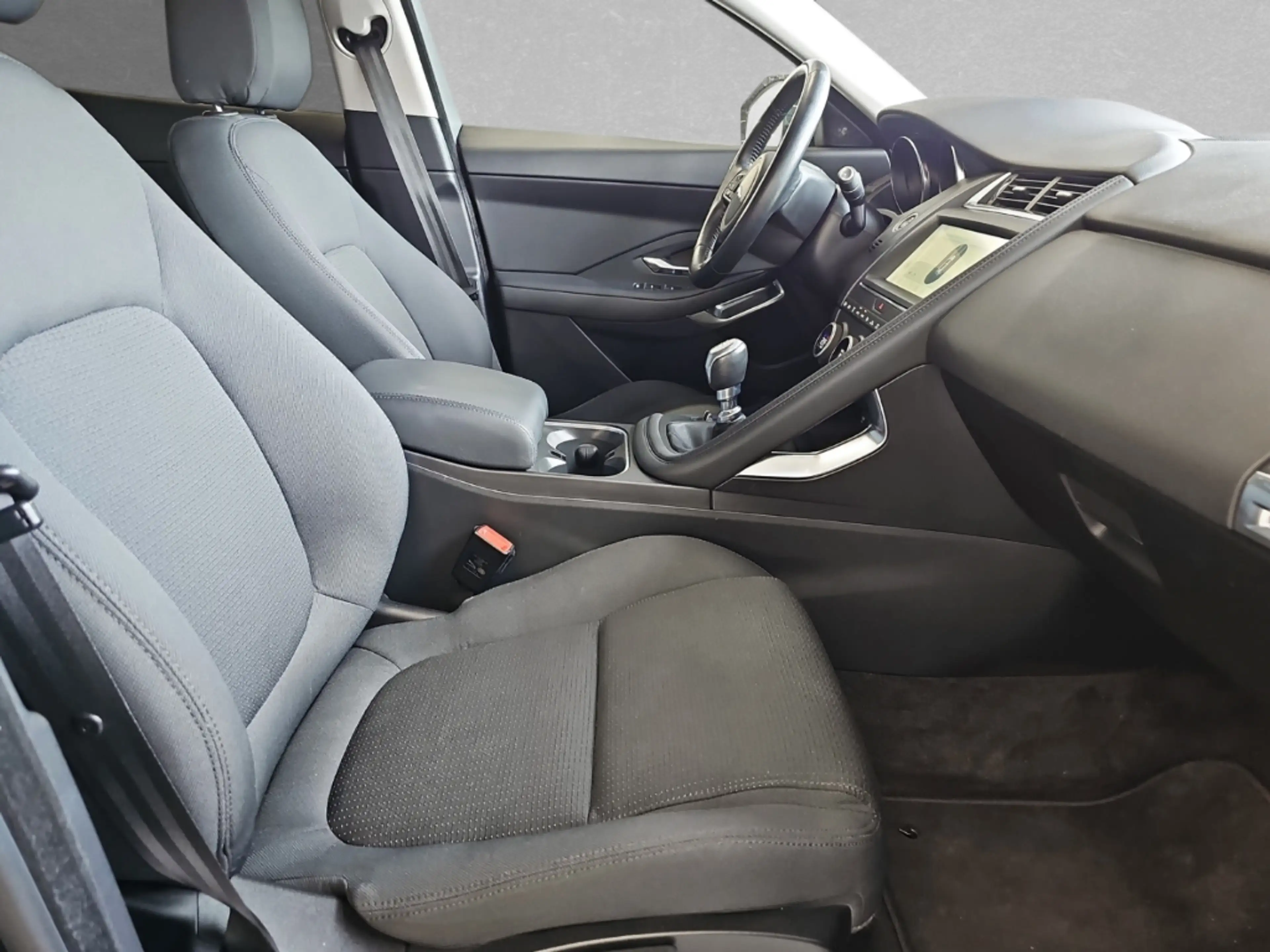 Jaguar E-Pace D150 AWD NUR HÄNDLER — photo 4