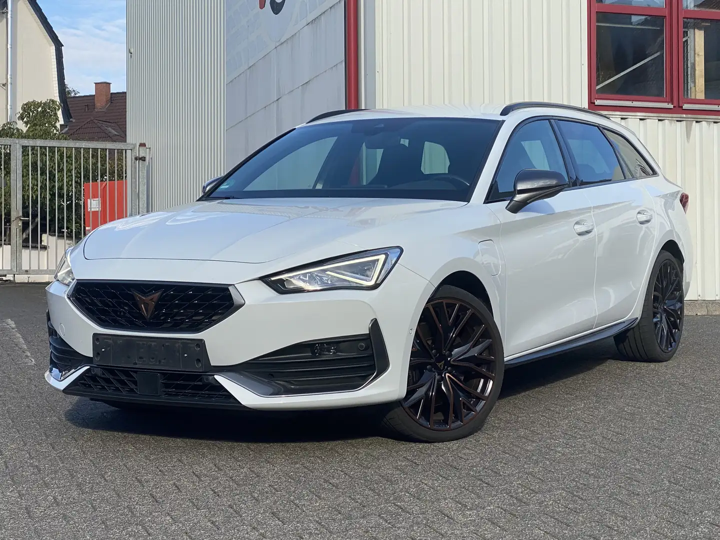 CUPRA Leon 1.4 e-Hybrid Plug-In VZ ~DSG~ACC~LED~ViertCock~AHK Weiß - 1