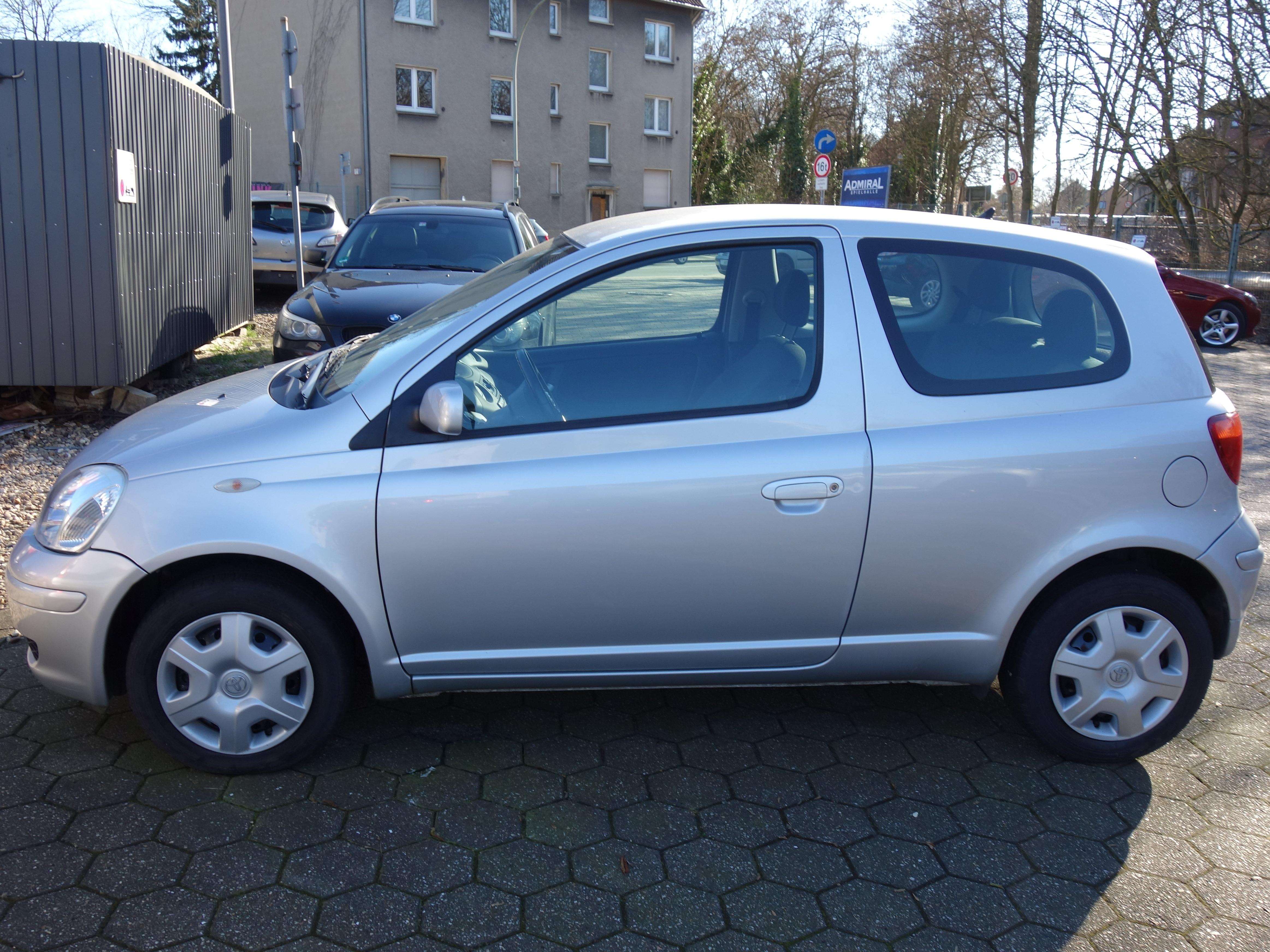 Second hand Toyota Yaris 1.0