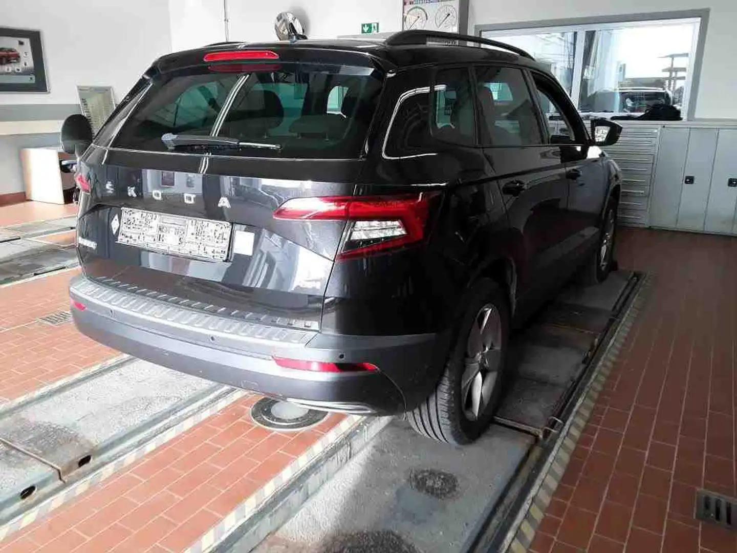 Skoda Karoq 2.0 TDI DSG 4x4 Ambition AHK, Pano Schwarz - 2