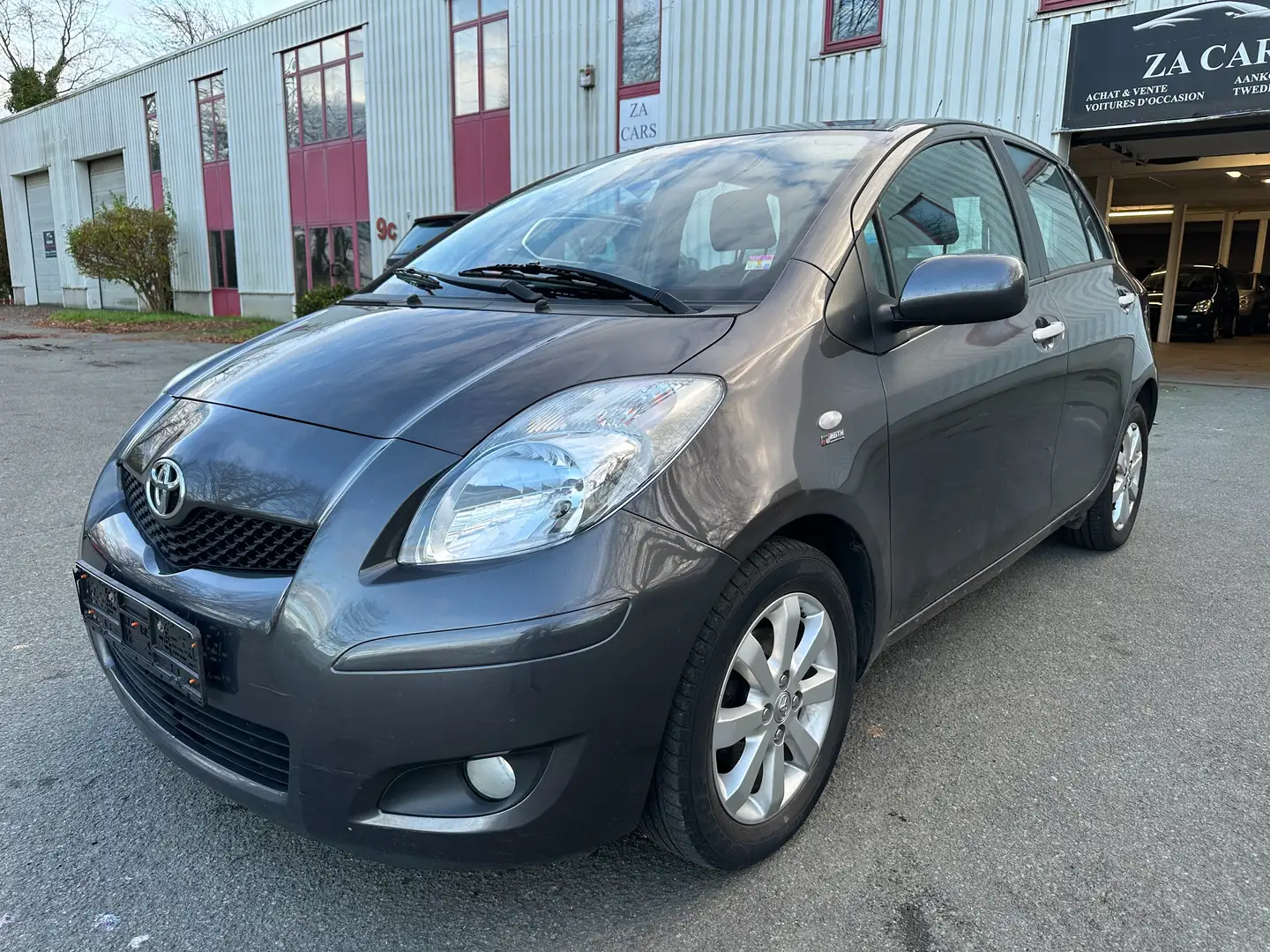 Toyota Yaris 1.33i VVT-i Comfort / ALLEN BUITENLAND Szürke - 1