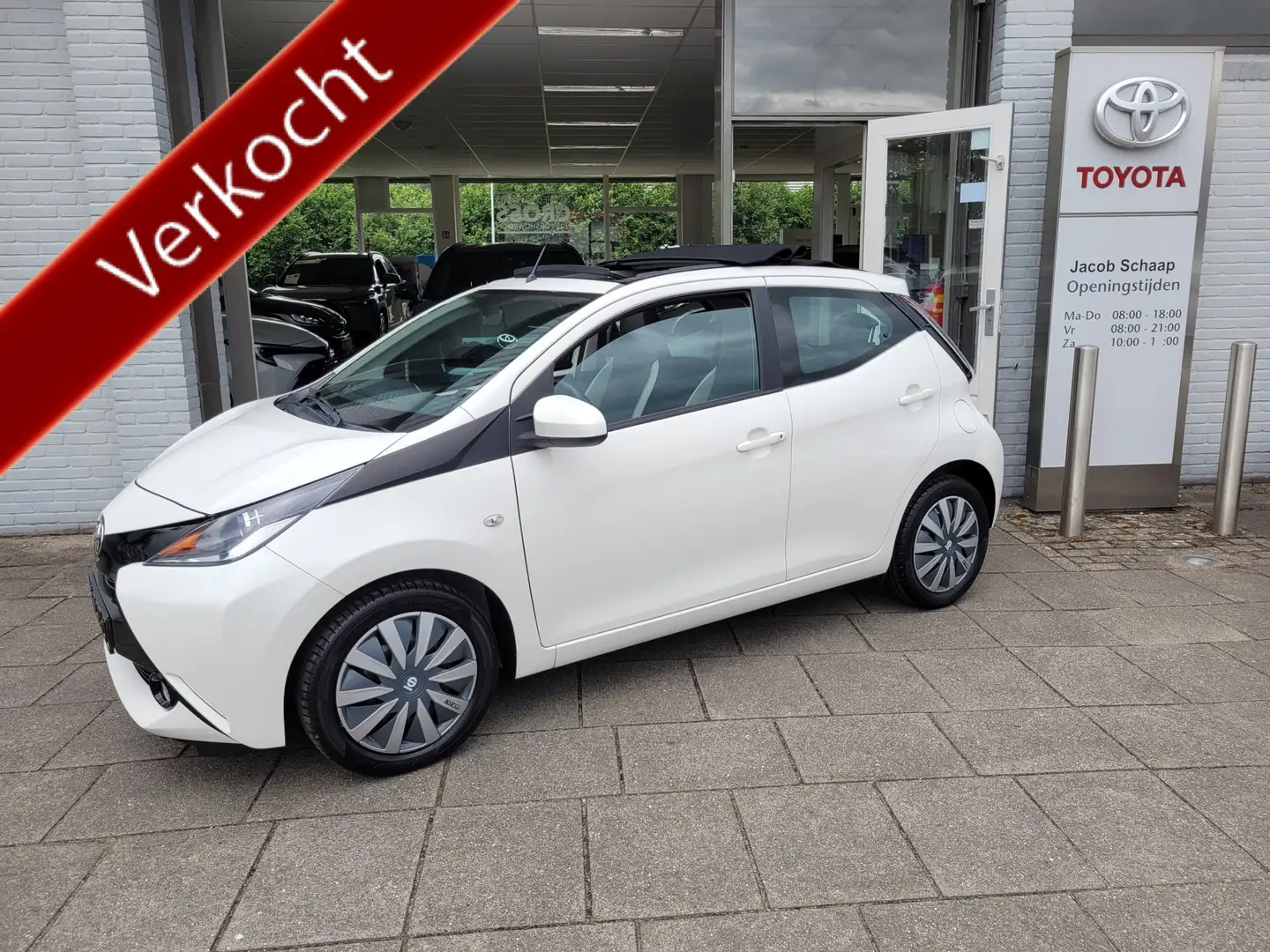 Toyota Aygo 1.0 VVT-i x-wave Automaat|El. open vouwdak|Airco V Wit - 1