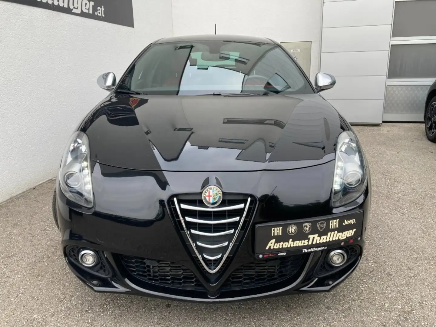 Alfa Romeo Giulietta Distinctive 2,0 JTDM-2 150 PS Schwarz - 2
