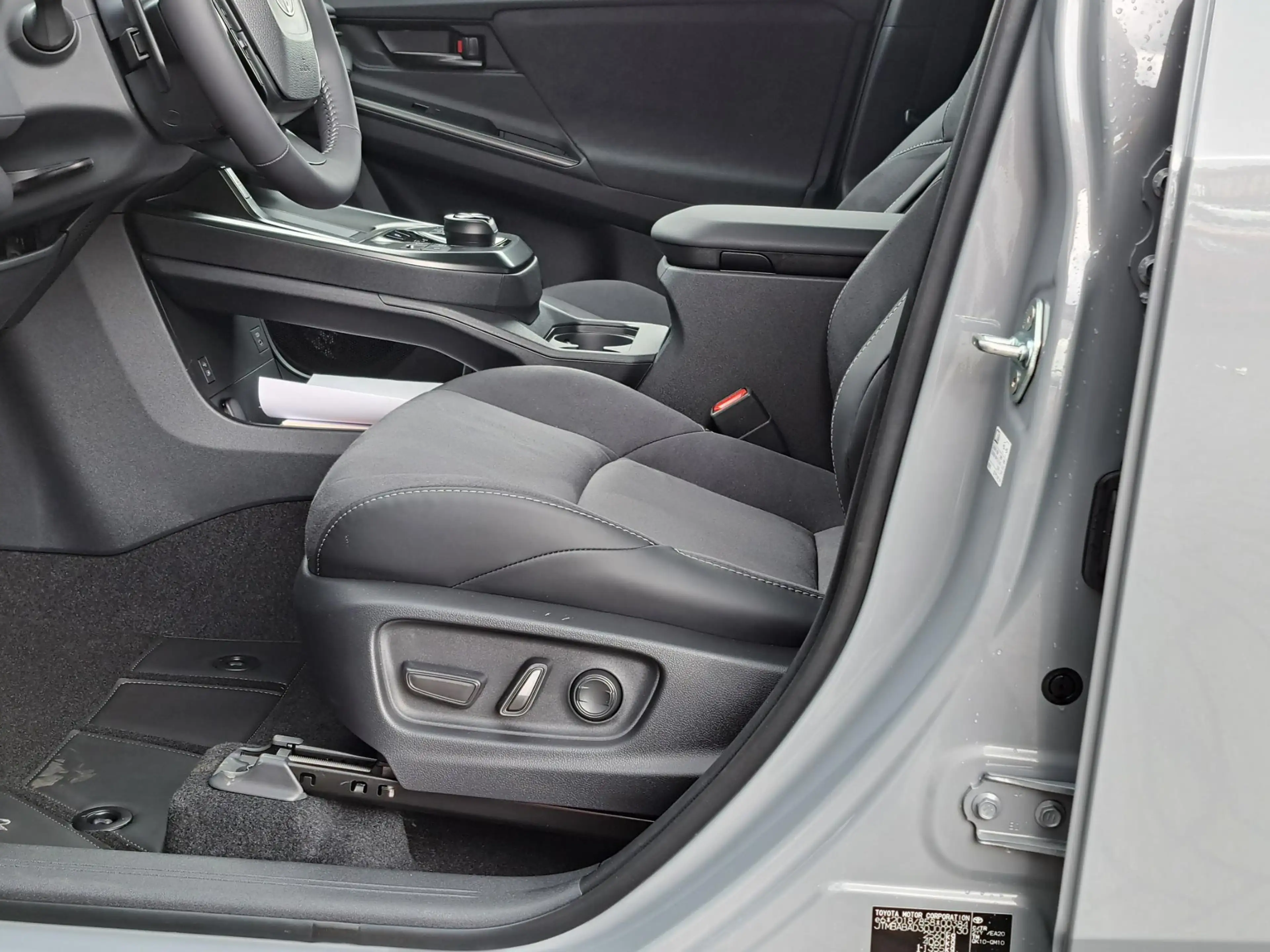 Toyota C-HR+ Executive AWD 77 kWh NIEUW & DIRECT LEVERBAAR! PAN — photo 11