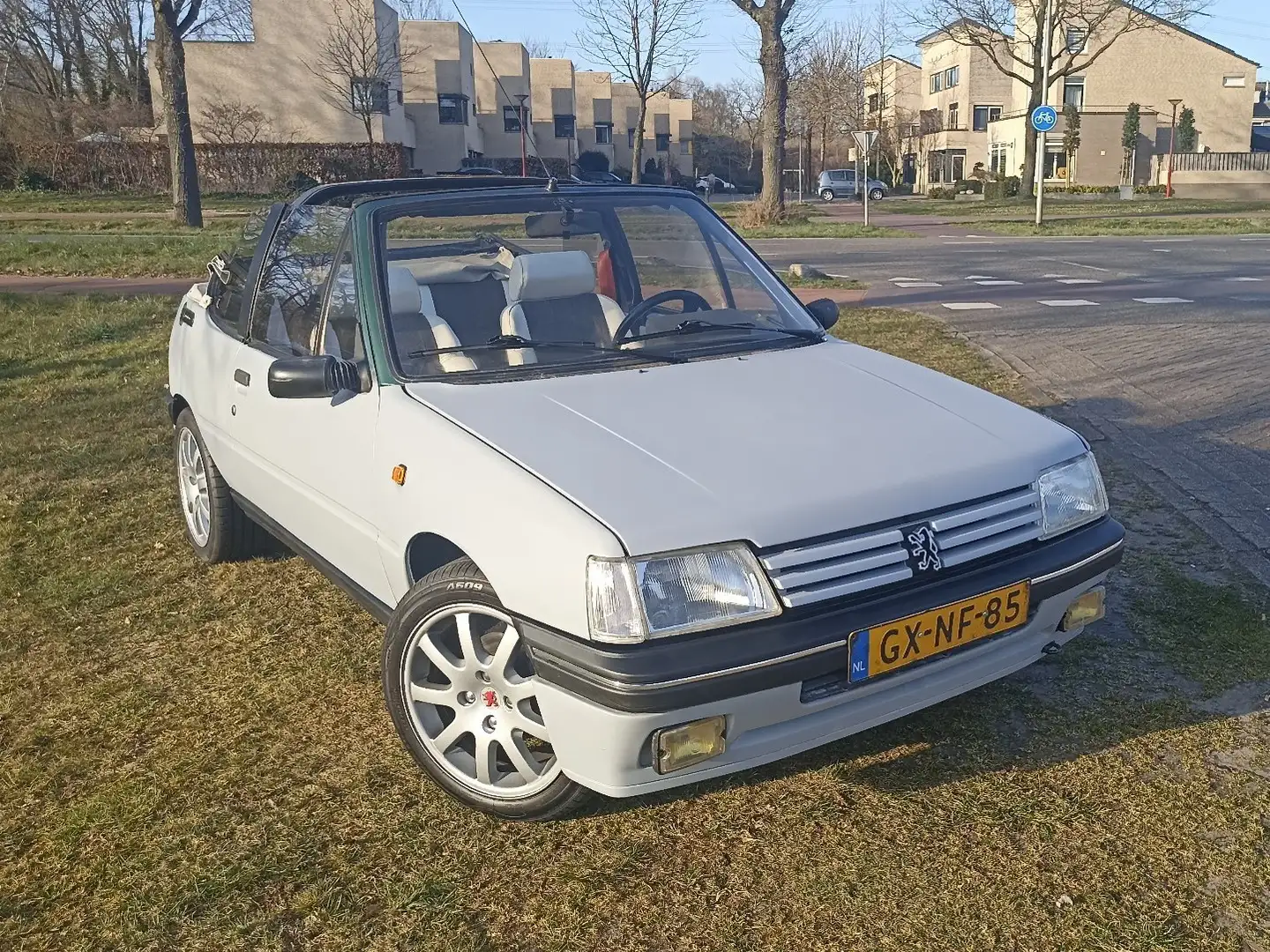 Peugeot 205 Roland Garros Cabriolet - 2
