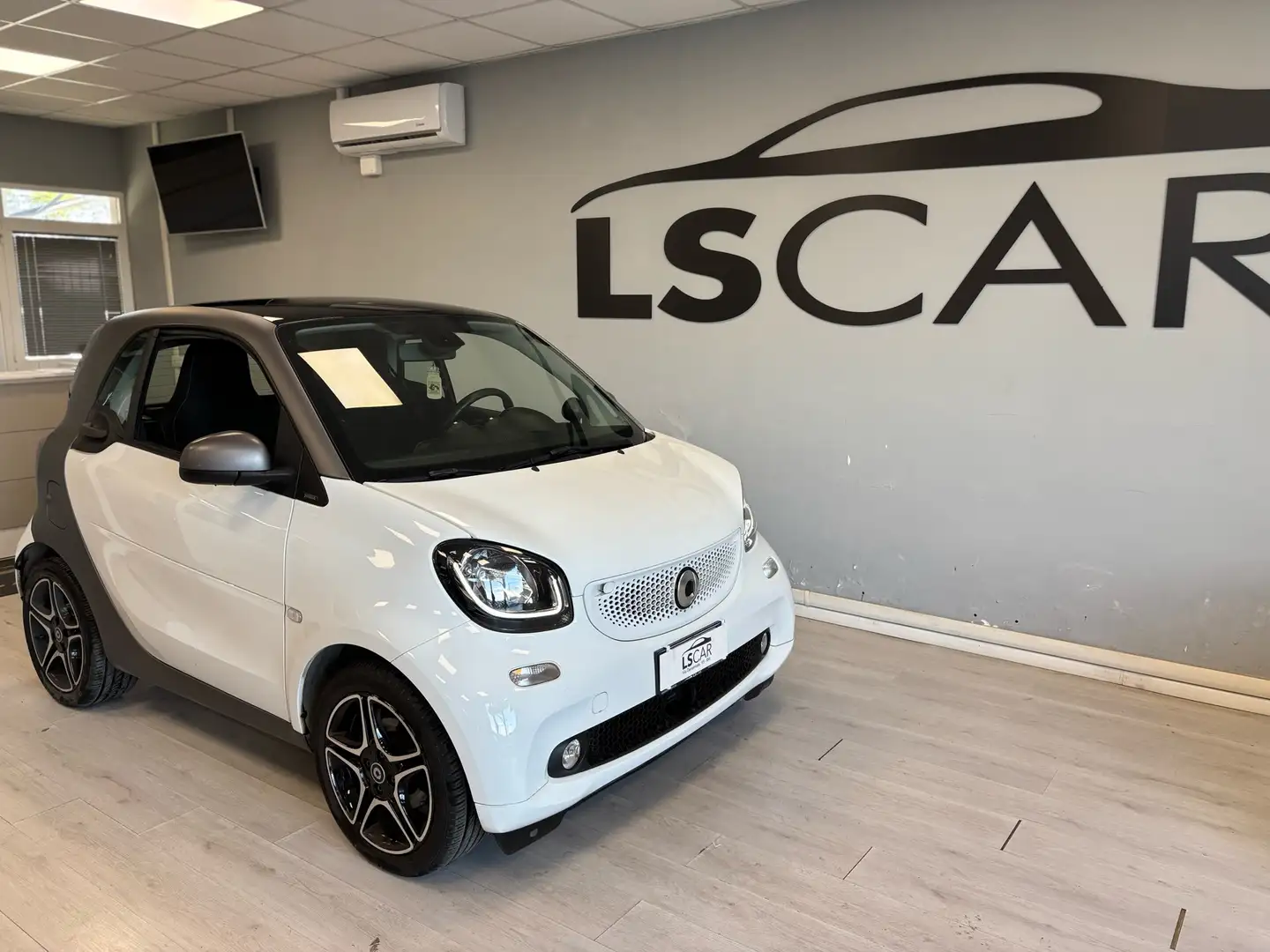 smart forTwo 1.0 Passion 71cv~UNIPRO~FARI LED~PROMOFINANZIAMENT Bianco - 1