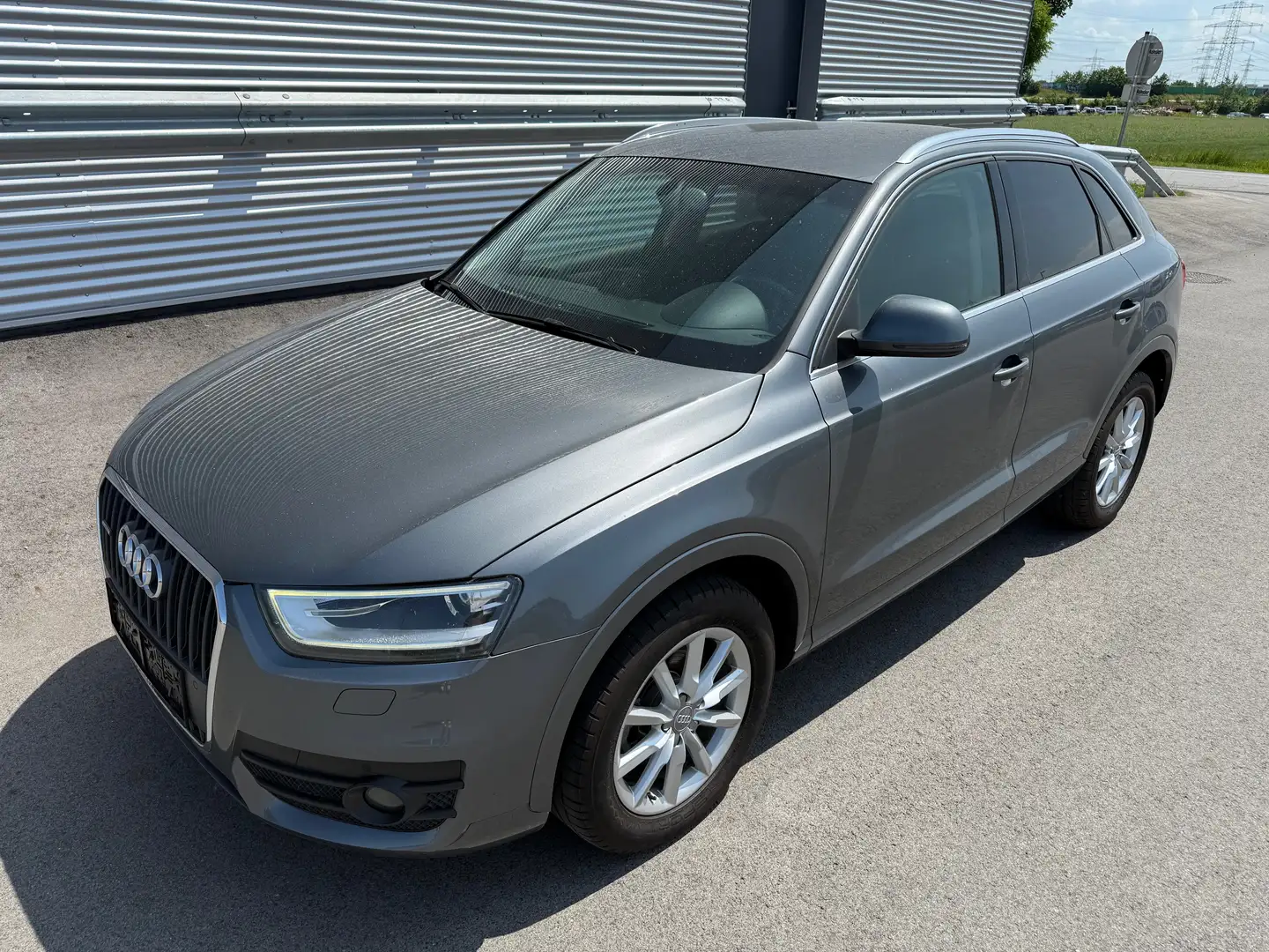 Audi Q3 2,0 TDI quattro Daylight ID:35 Grau - 1