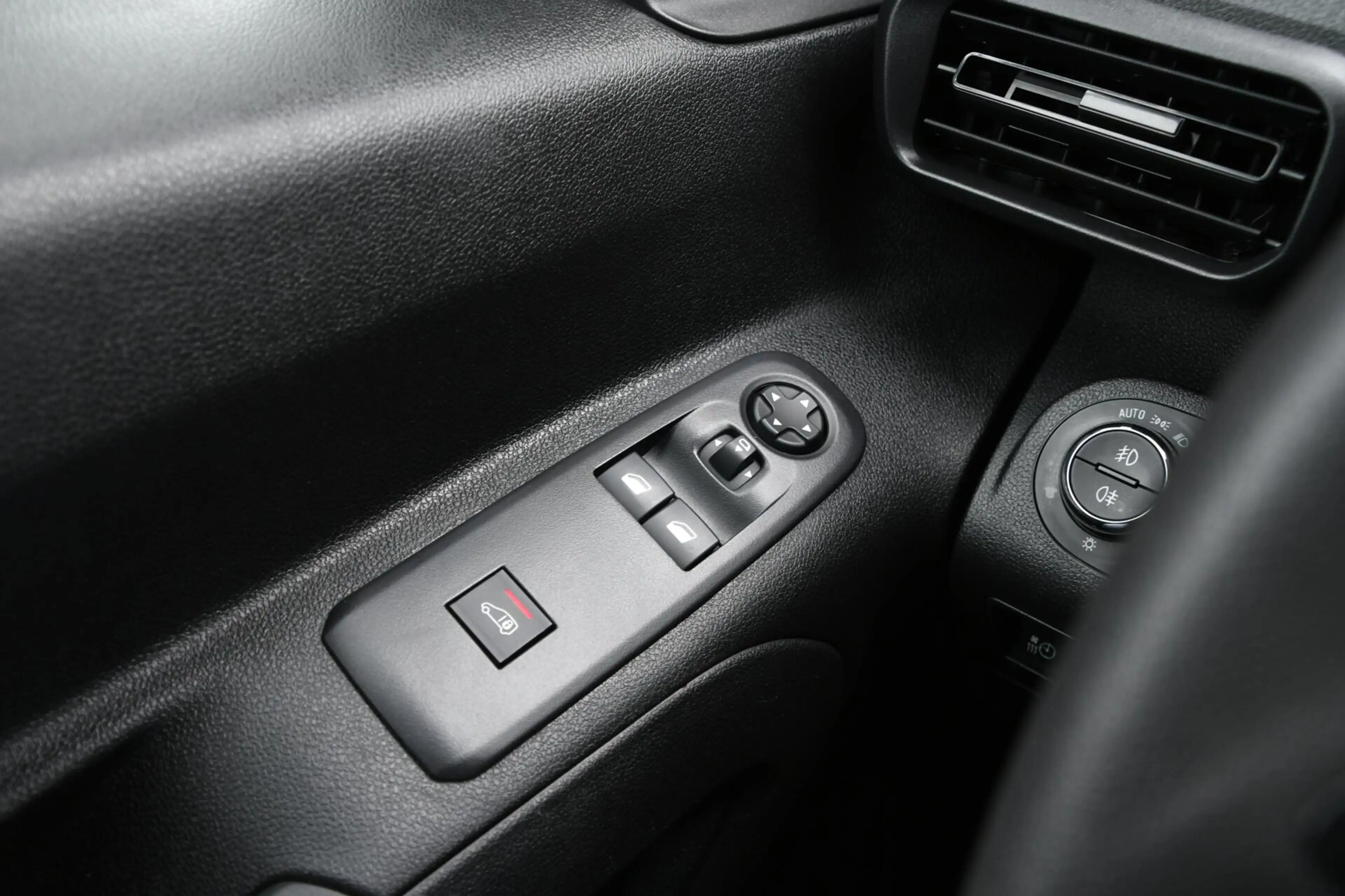 Opel Combo-e L1H1 Edition 50 kWh | SOH 92,38% — photo 17