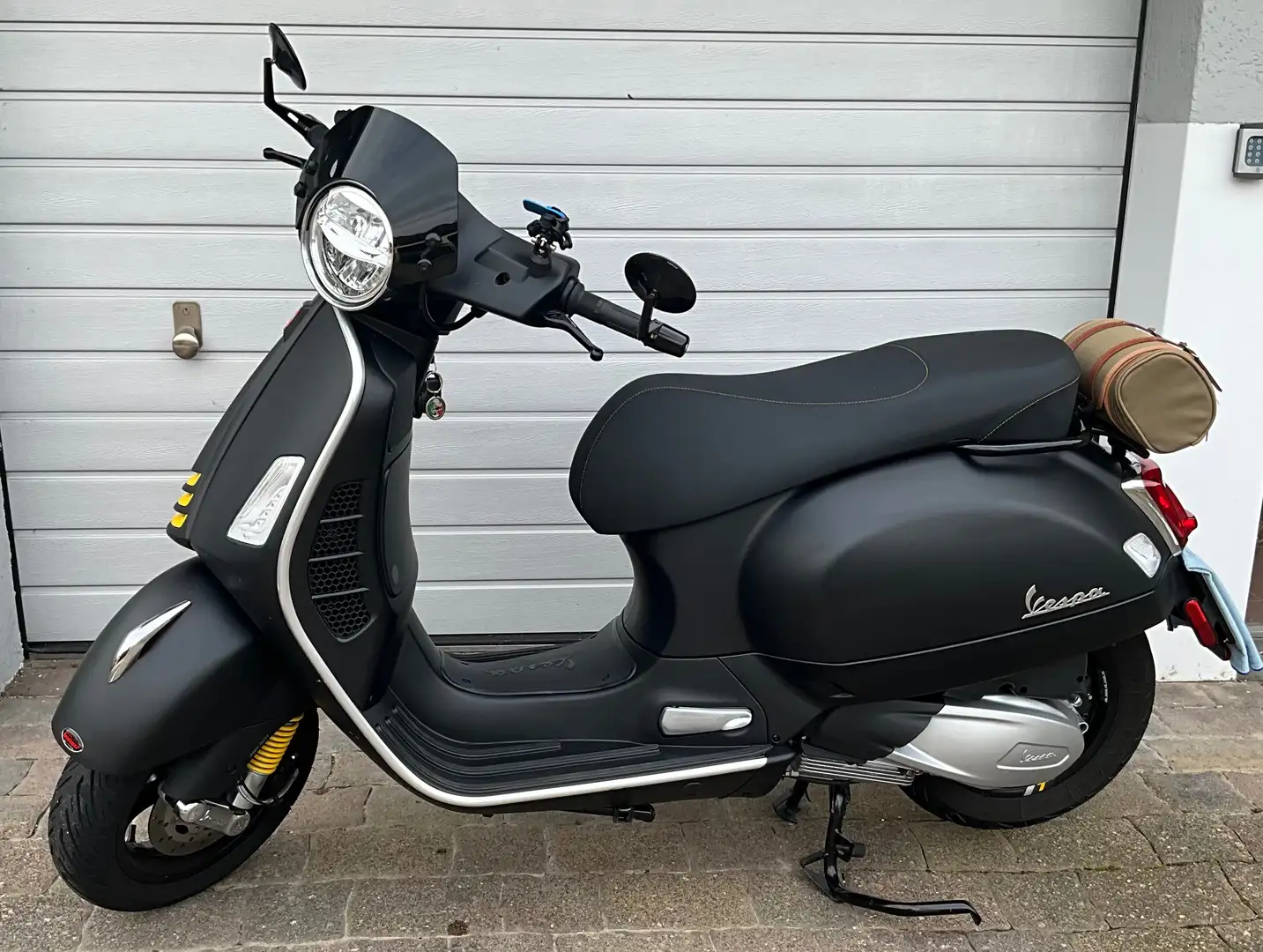 Vespa GTS Super Tech 300 Negru - 1