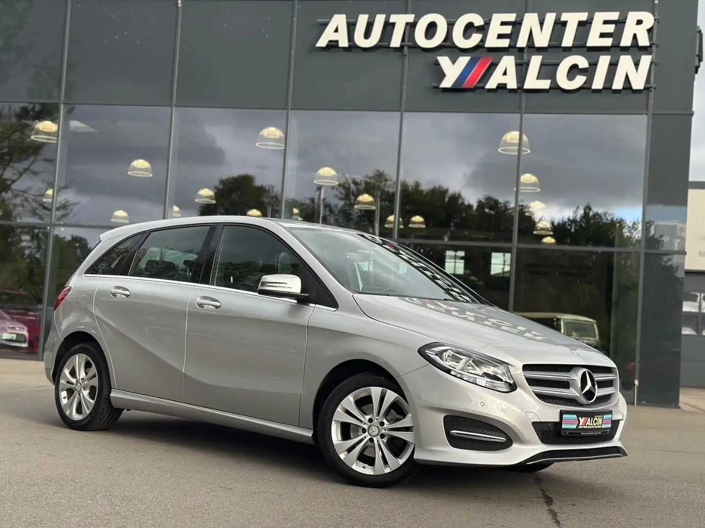 Mercedes-Benz B 180 Style 2.HAND/NAVI/R-CAM/AHK/SHZ/TEMPO/LM Silber - 1