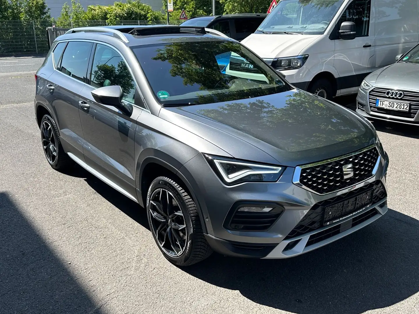 SEAT Ateca Xperience~DSG~PANO~1.HAND~APPLE~RFK~LED Grau - 1