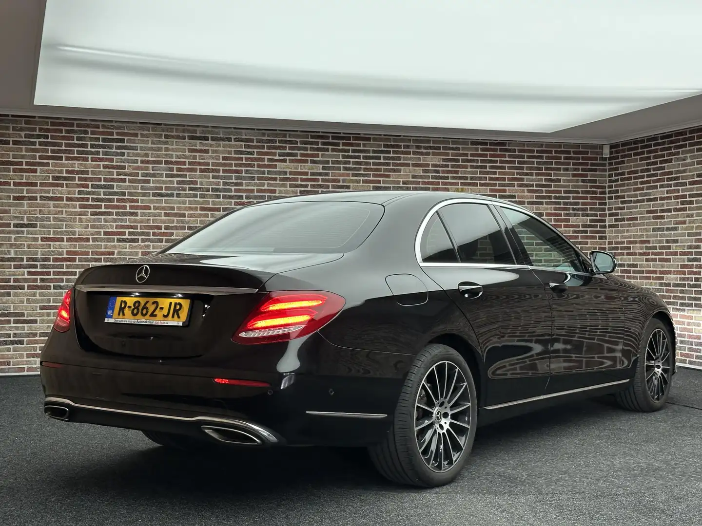 Mercedes-Benz E 200 Business Solution | Widescreen| LED| Zwart - 2