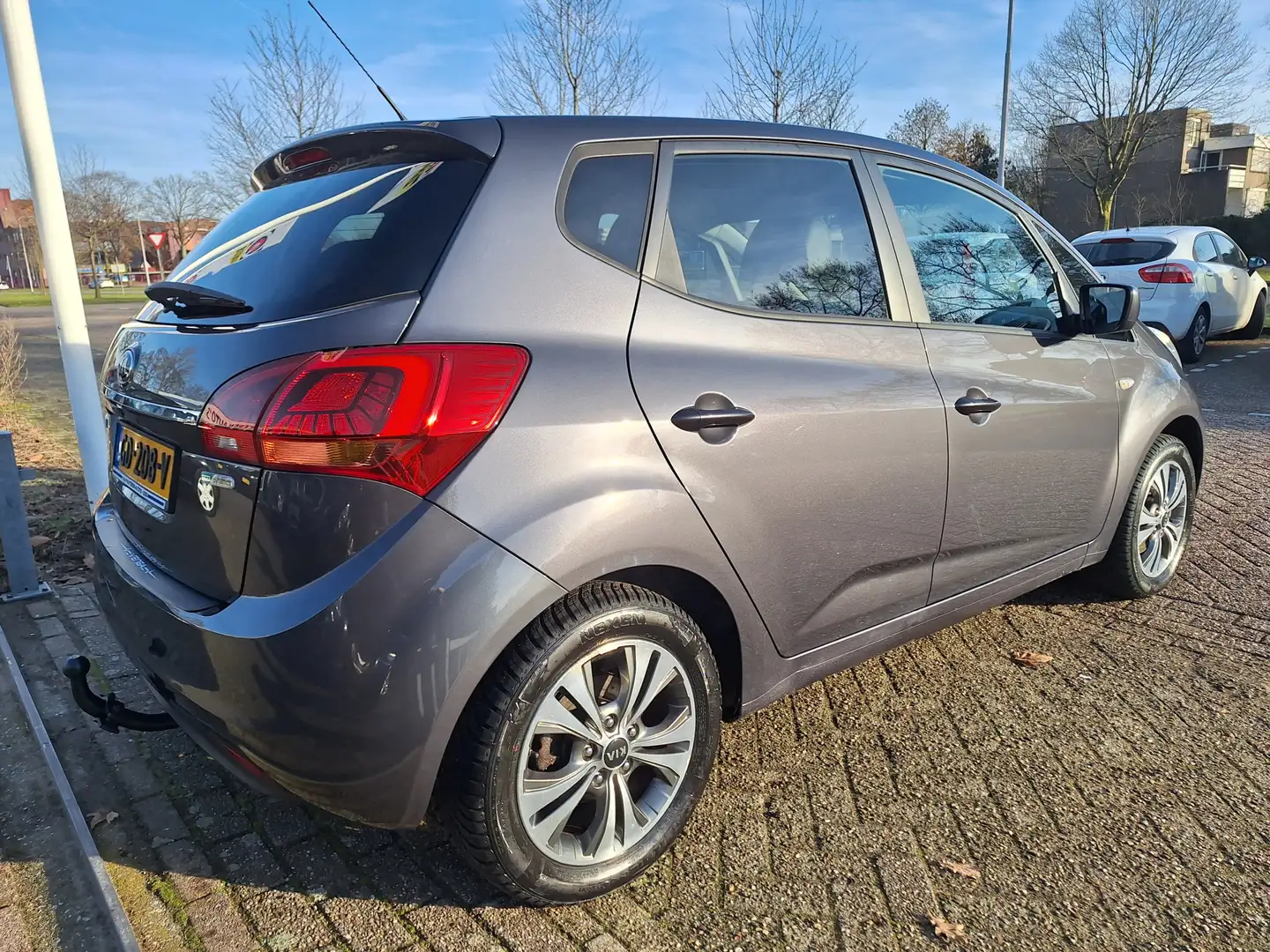Kia Venga 1.4 CVVT First Edition (trekhaak) Gris - 2