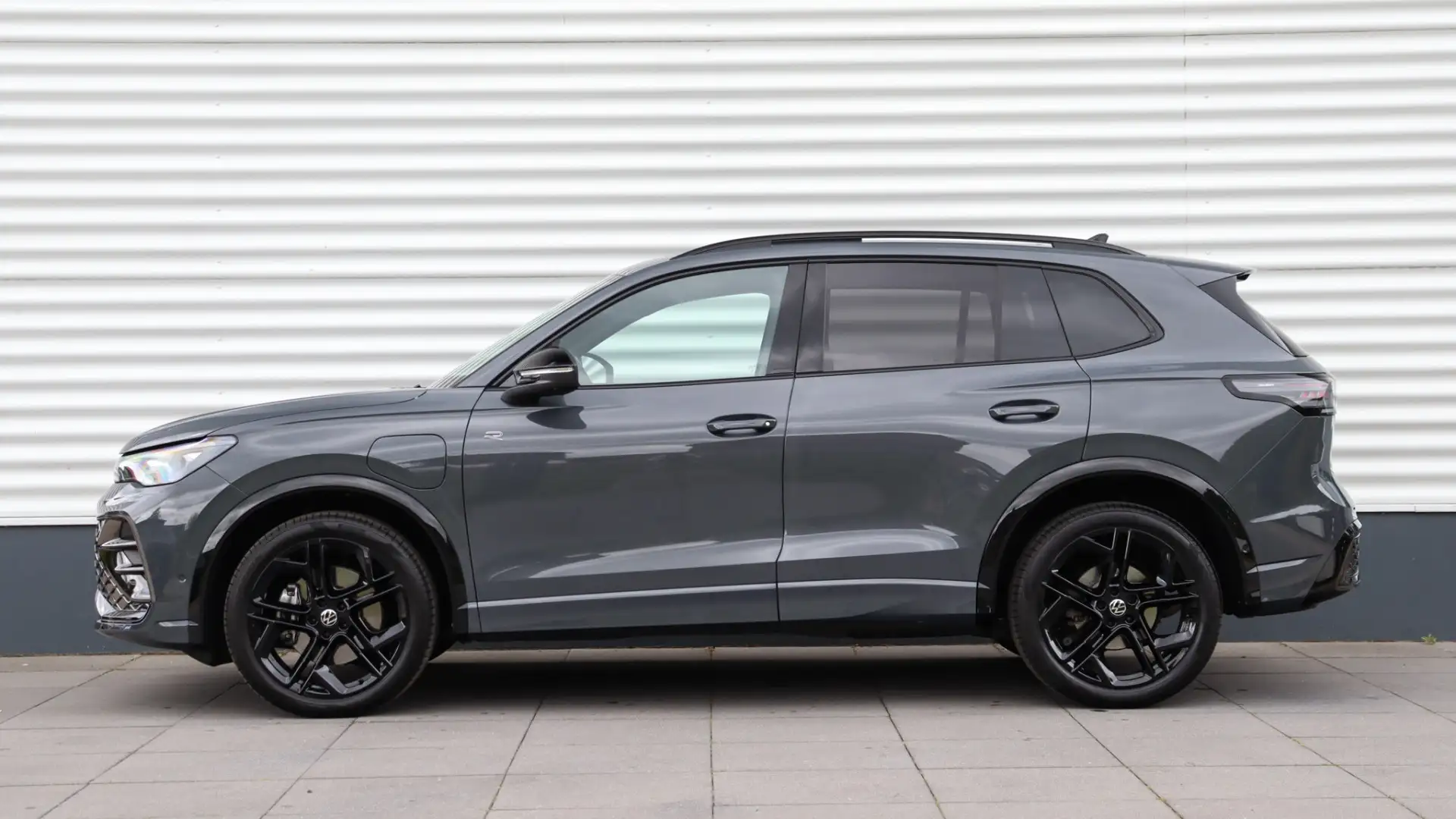 Volkswagen Tiguan 1.5 eHybrid R-Line Edition | Massage | Head-up | P Gris - 2