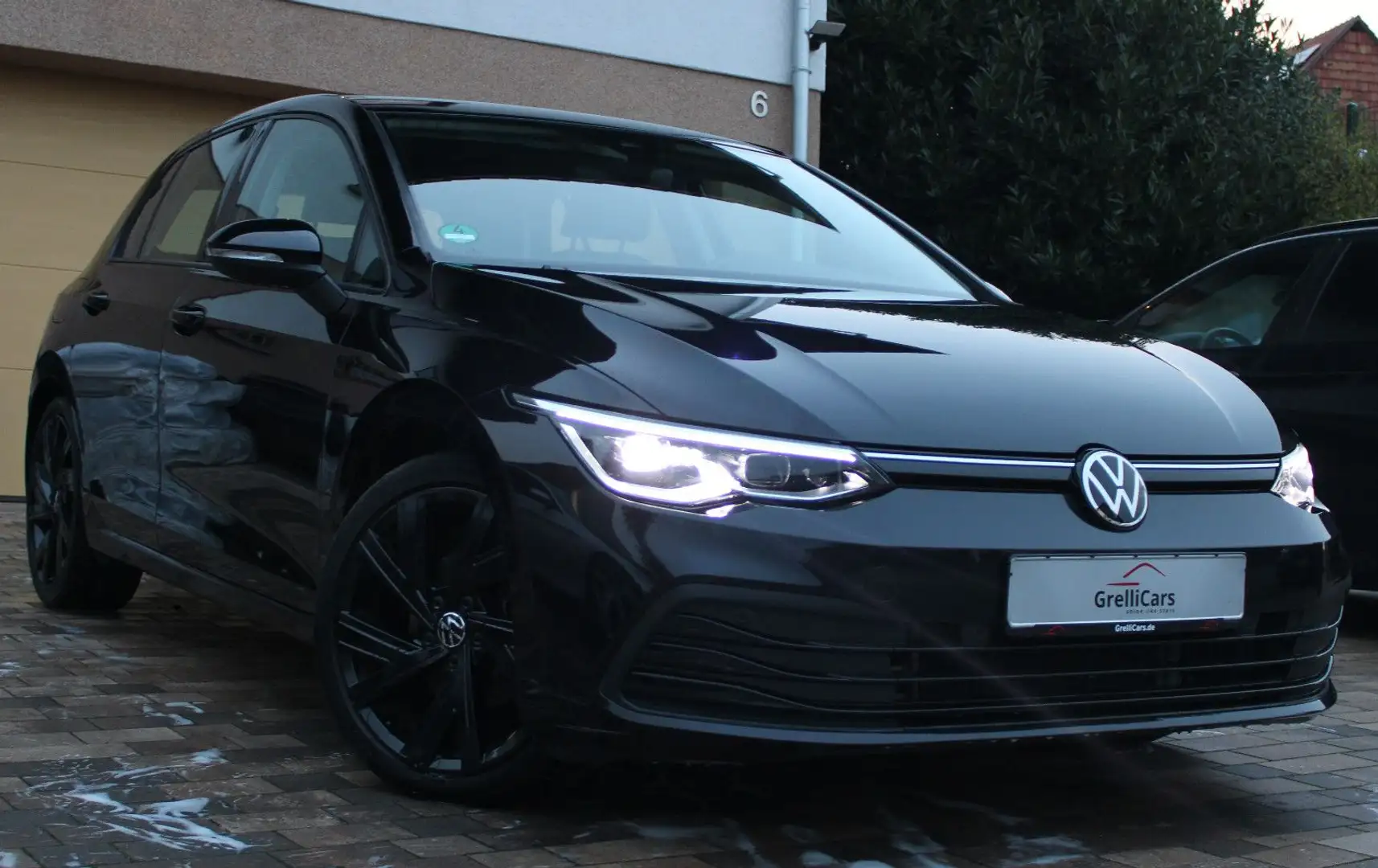 Volkswagen Golf VIII Lim. Life°LED°STDHZ°AHK°H&K Schwarz - 1