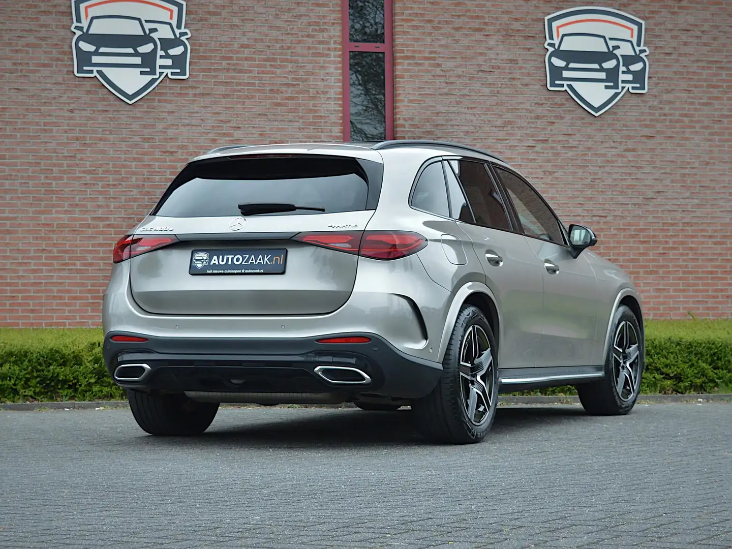 Mercedes-Benz GLC 300 300e 4MATIC AMG Line | Airmatic | Zeer compleet Grau - 2