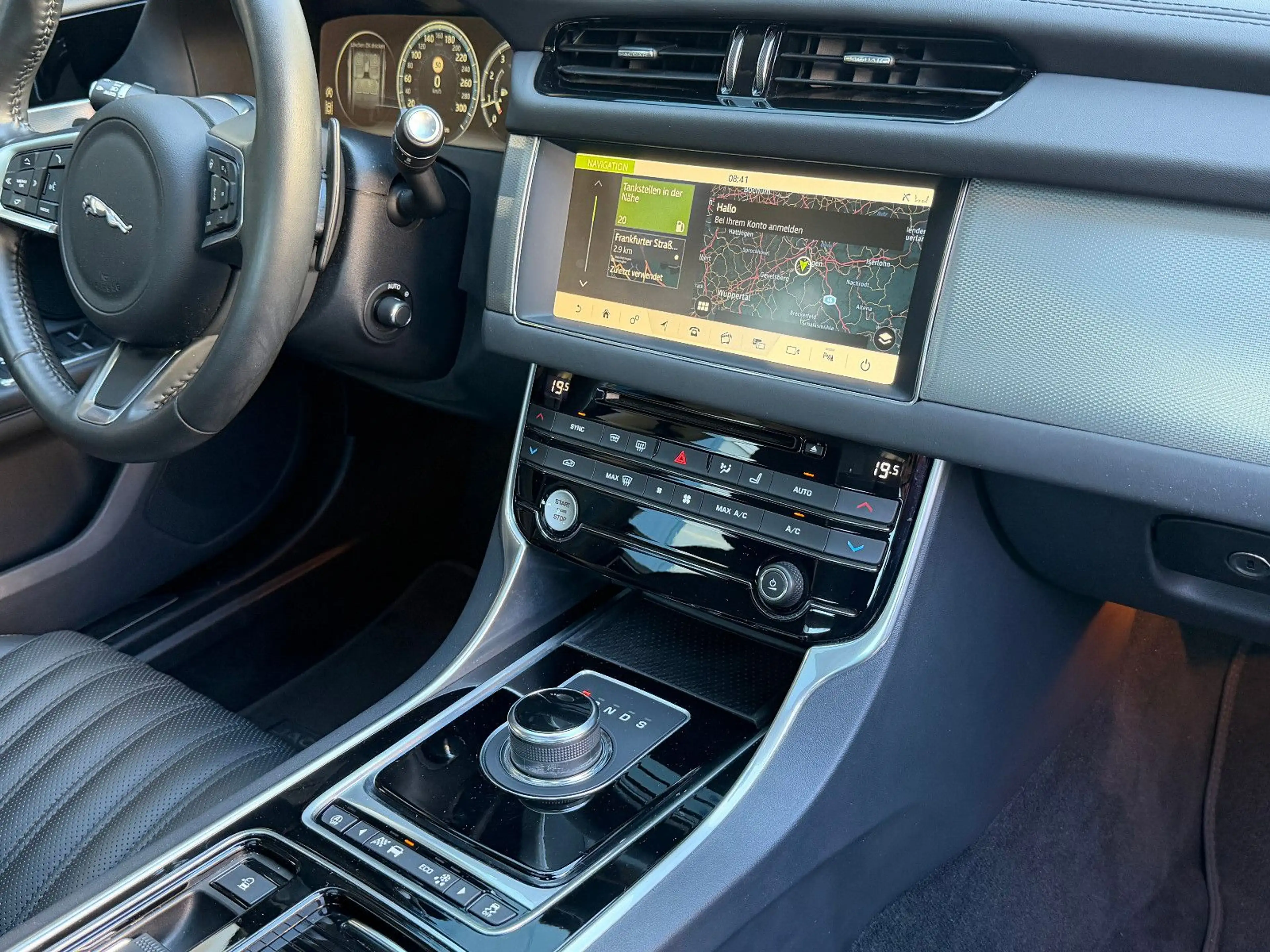 Jaguar XF Portfolio 25 AWD PANO/ACC/LEDER/WiP/15.000 KM — photo 19