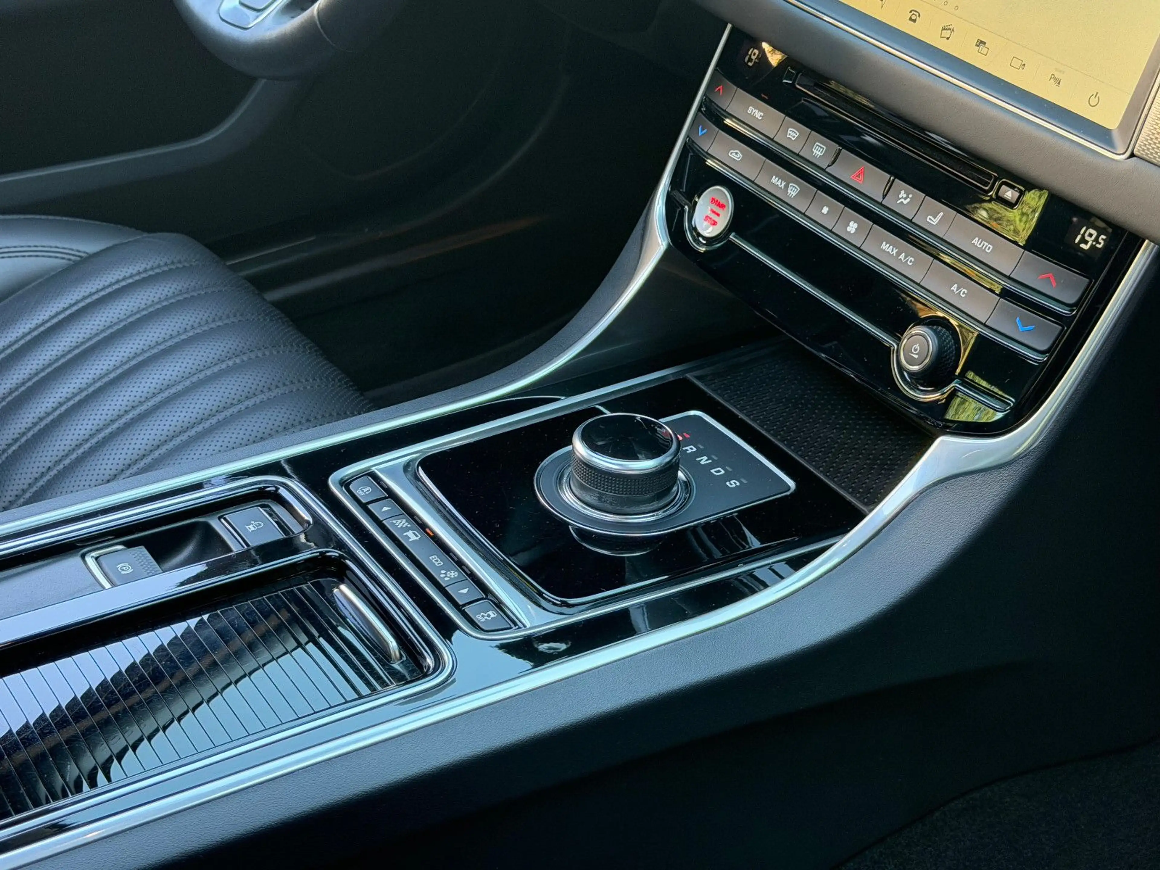 Jaguar XF Portfolio 25 AWD PANO/ACC/LEDER/WiP/15.000 KM — photo 46