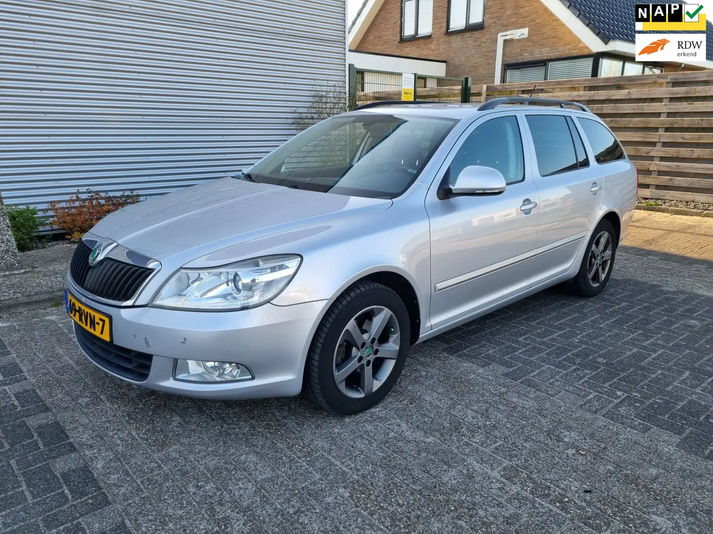 Skoda Octavia Combi 1.2 TSI Ambition Business Line Automaat NAV. Grijs - 1