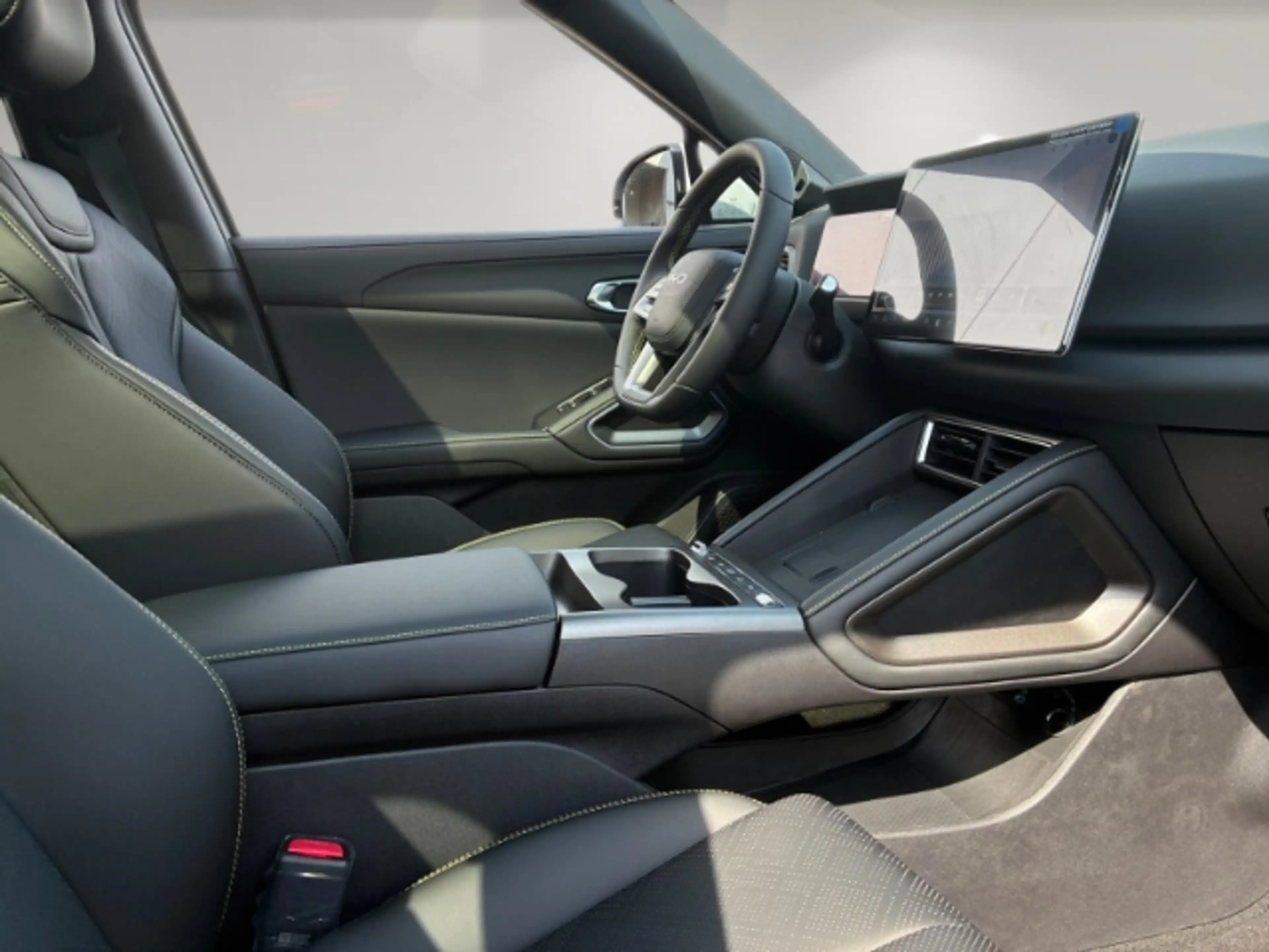 BYD Atto 2 1.5 DM-i Boost/Panorama/Navi/LED/Sitzheizung/Klima — photo 15