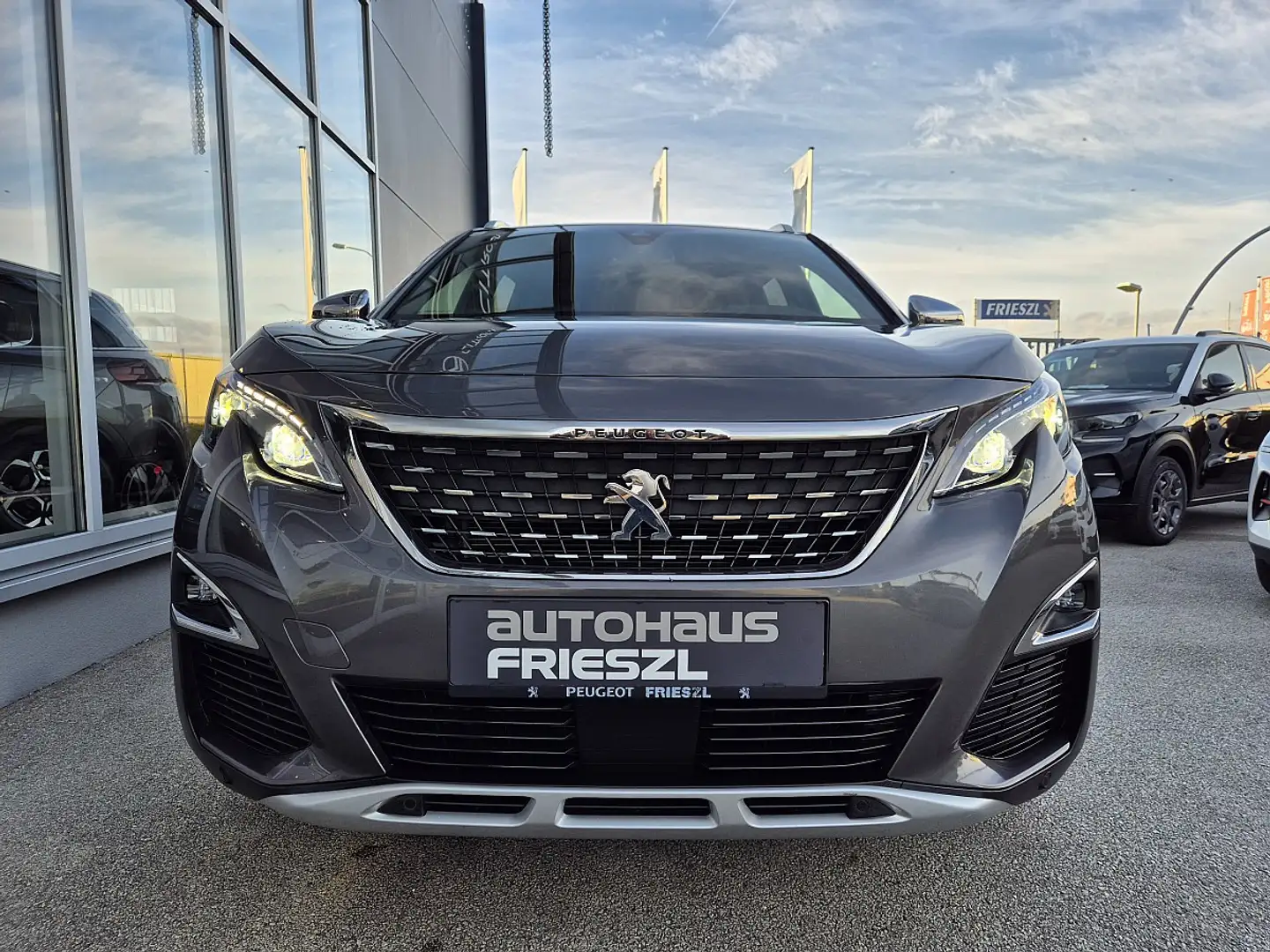 Peugeot 5008 2,0 BlueHDI 180 S&S EAT8 GT *7-Sitzer* Grau - 2