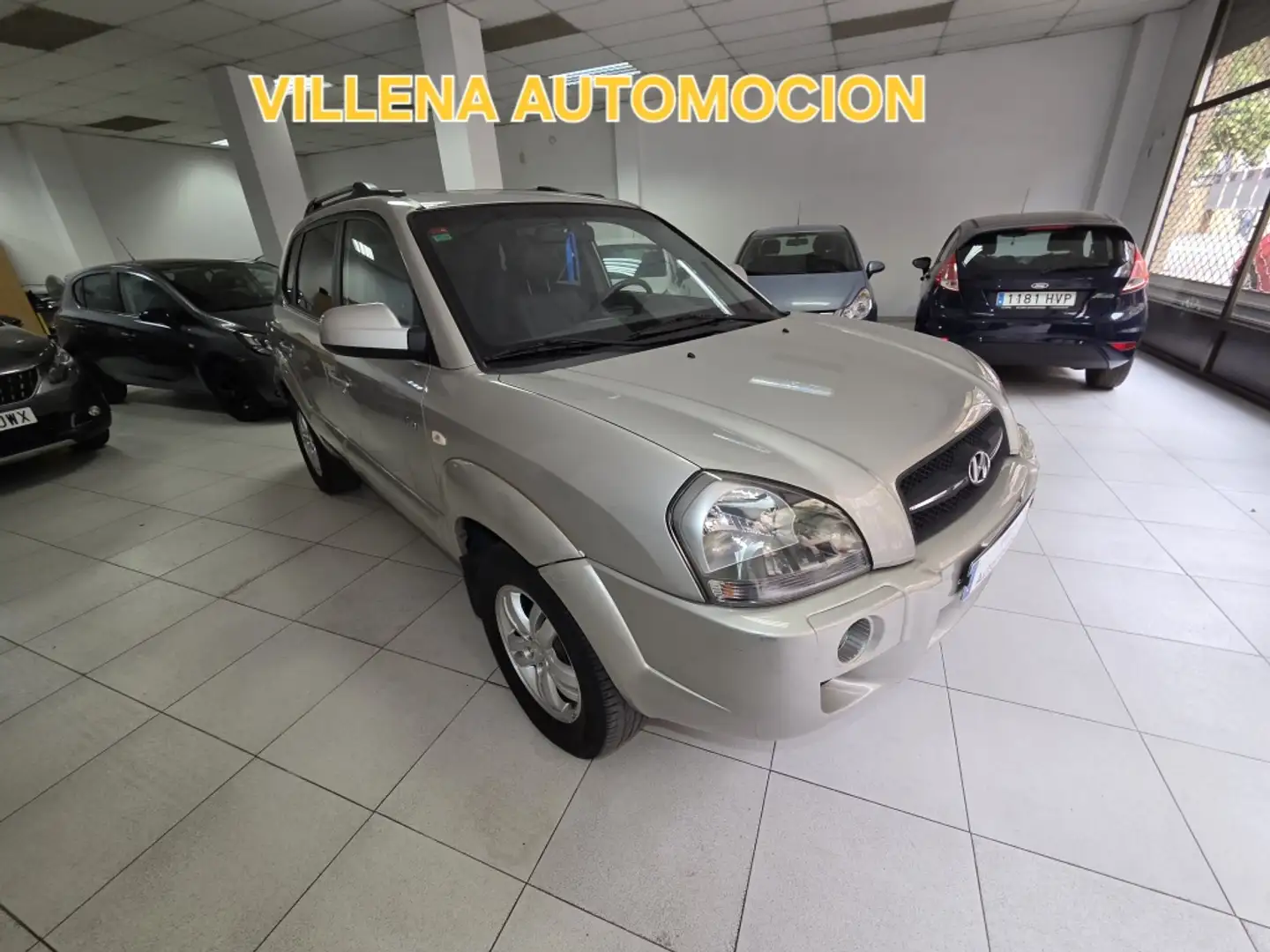 Hyundai TUCSON 2.0CRDi Comfort FULL Silber - 1