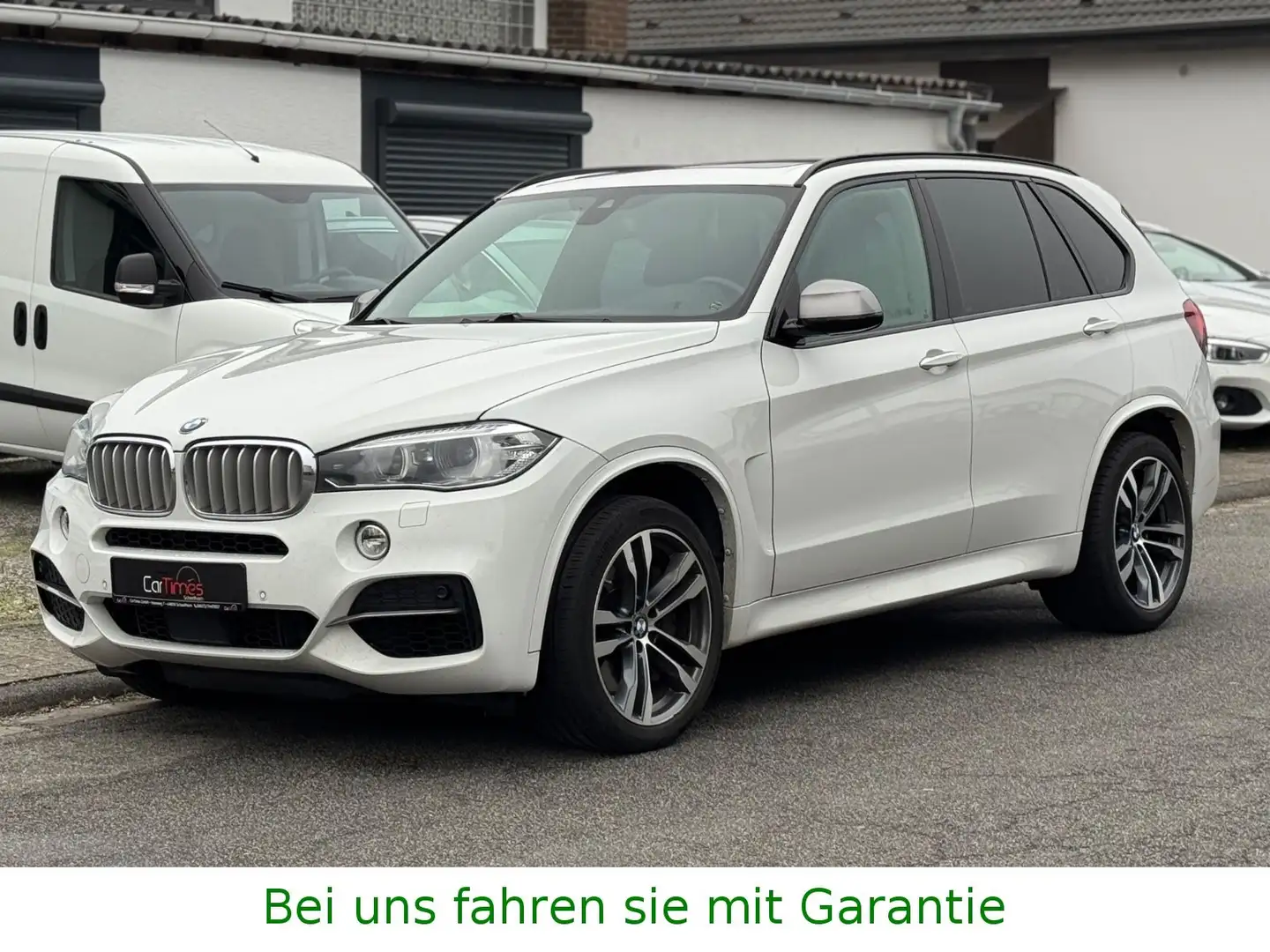 BMW X5 M50D AHK/HEAD-UP/PANO/ Weiß - 1