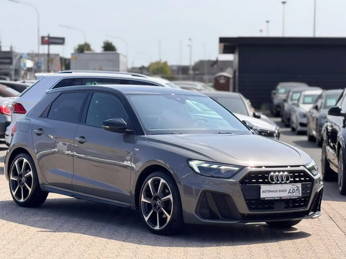 Audi A1 Sportback 30 TFSI S line Grau - 2