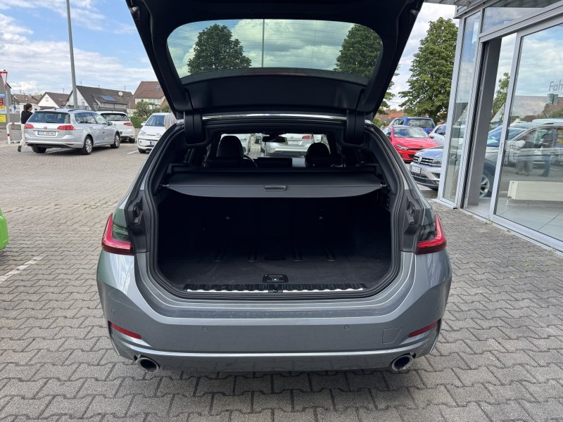 BMW 330 d Mildh.Touring Facelift Teil-Leder Navi LED Kamer — photo 8