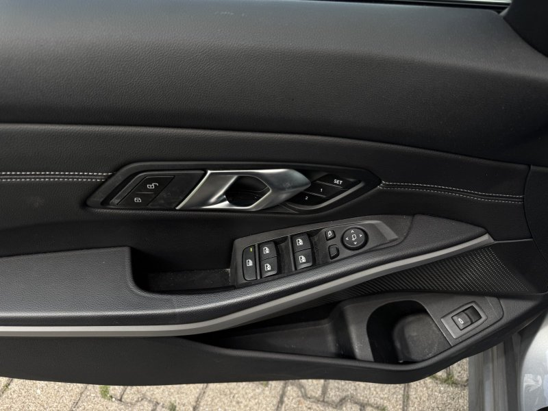 BMW 330 d Mildh.Touring Facelift Teil-Leder Navi LED Kamer — photo 14