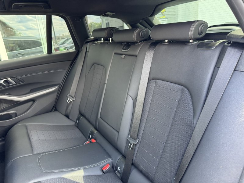 BMW 330 d Mildh.Touring Facelift Teil-Leder Navi LED Kamer — photo 15