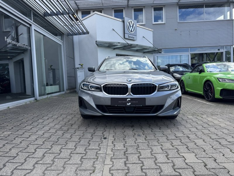 BMW 330 d Mildh.Touring Facelift Teil-Leder Navi LED Kamer — photo 2