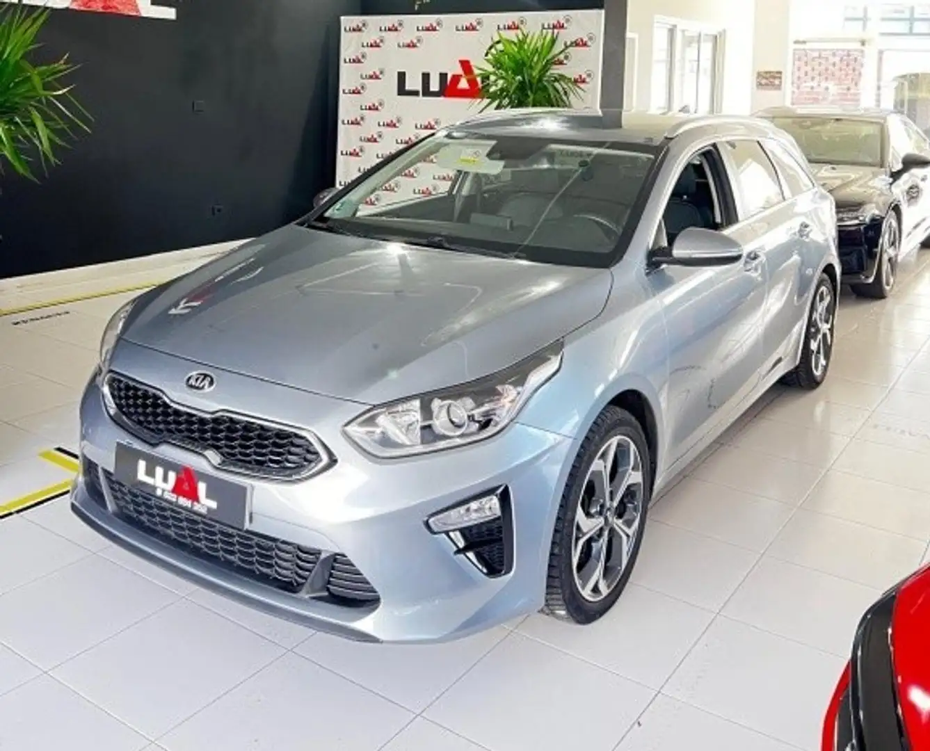 Kia Ceed / cee'd Tourer 1.6CRDi Eco-Dynamics Tech 136 Gris - 1