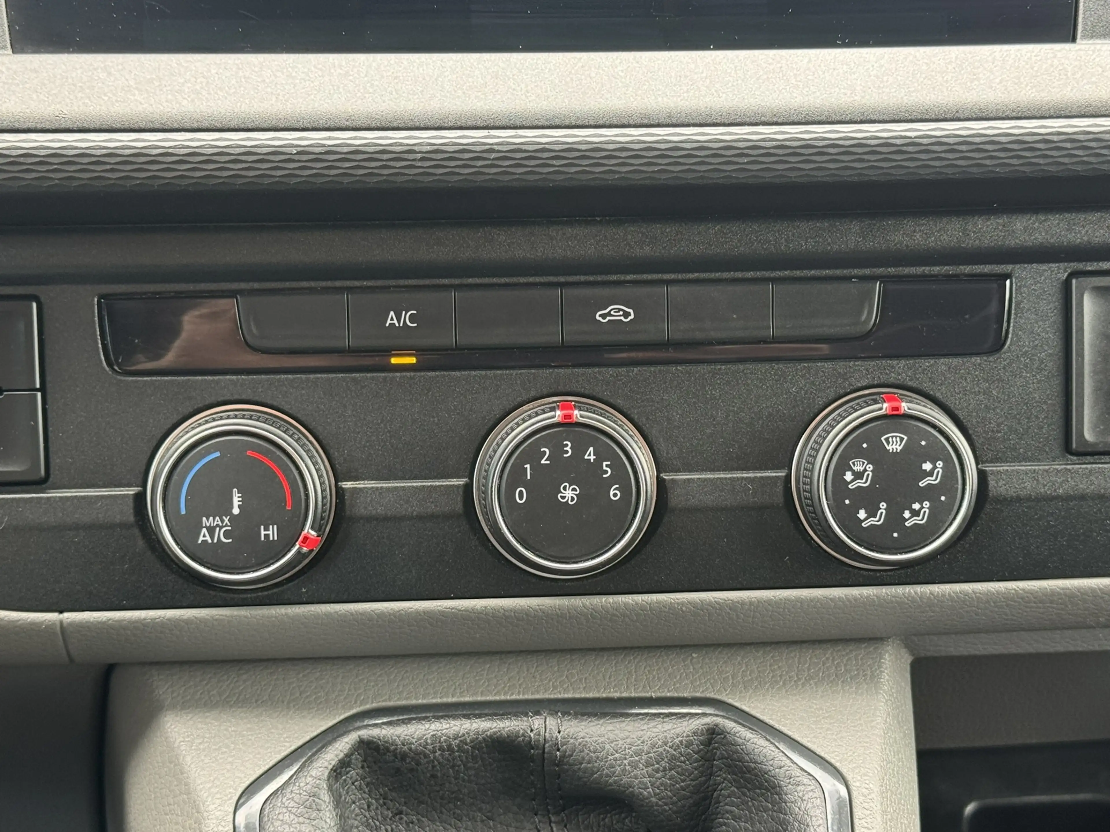 Volkswagen Transporter 2.0 TDI L2H1 28 Highline Trekhaak 3 Zits Pdc v+a N — photo 6