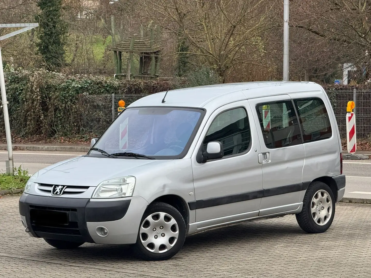 Peugeot Partner Partner 1.6i Kombi 110 Premium guter Zustand Tüv Silber - 1