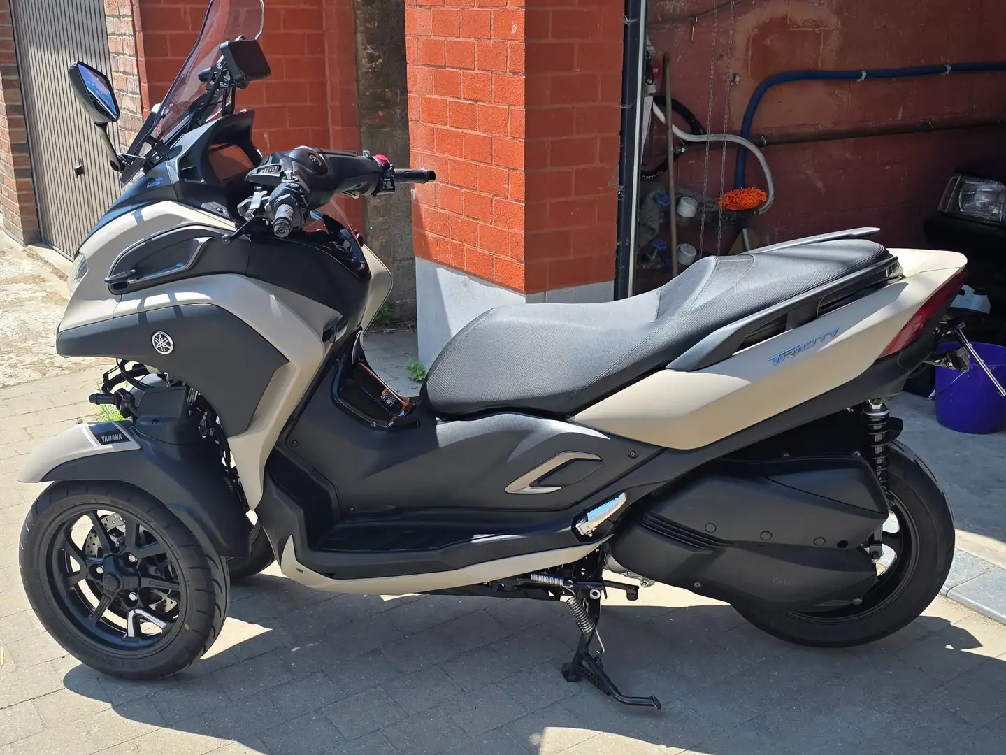 Yamaha TriCity 300cc Beige - 2