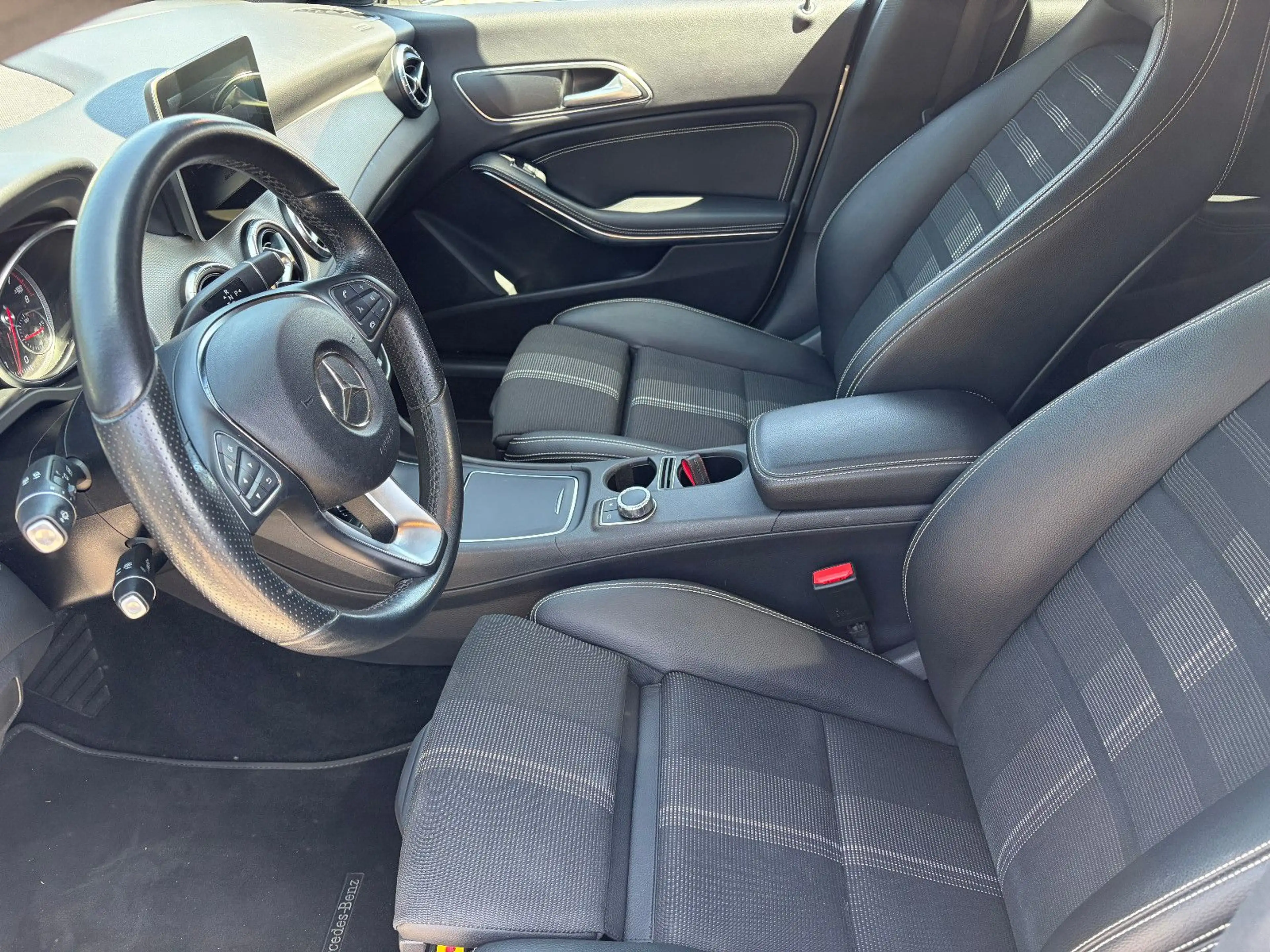 Mercedes-Benz CLA 220 4Matic — photo 9