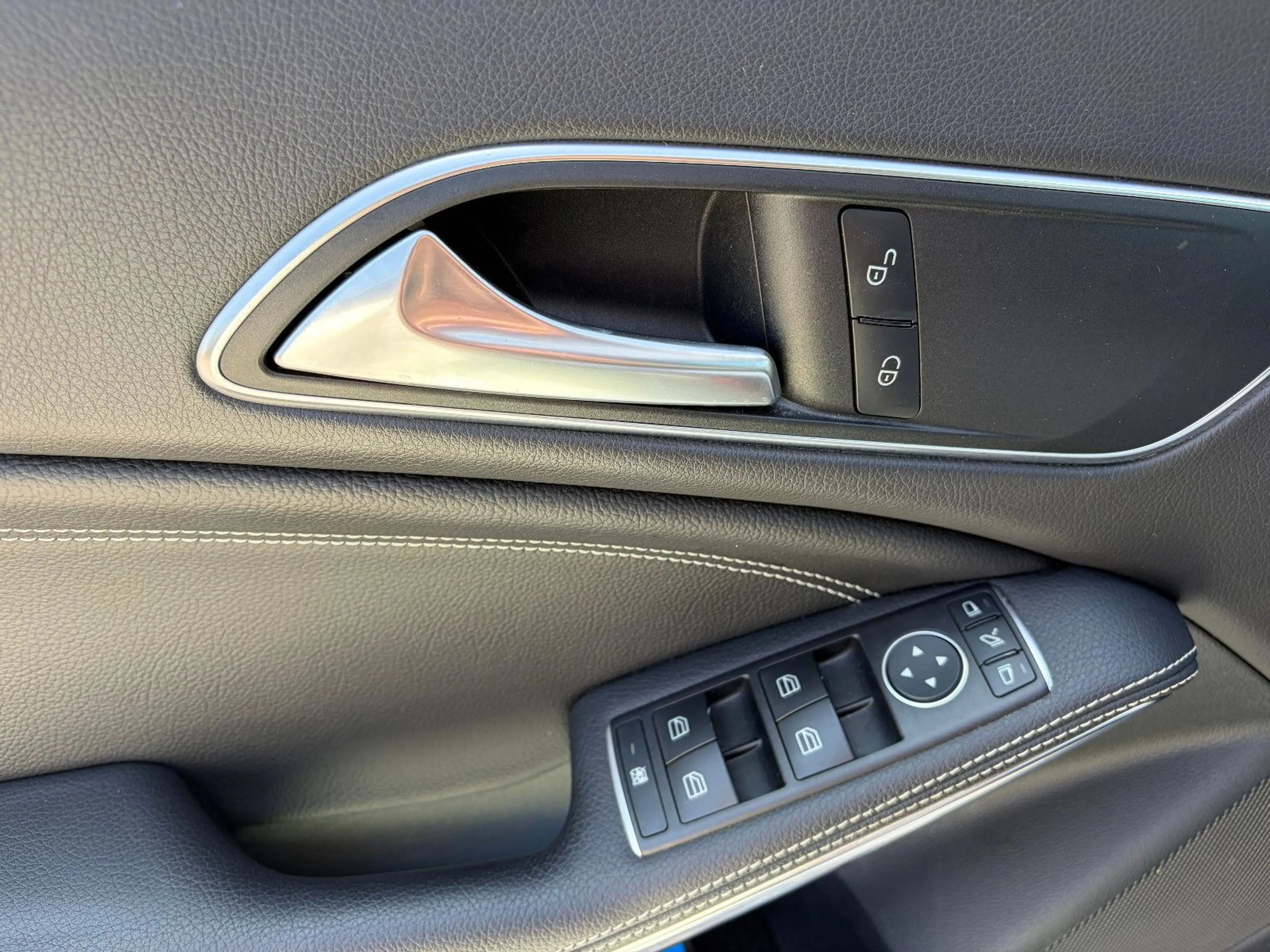 Mercedes-Benz CLA 220 4Matic — photo 14