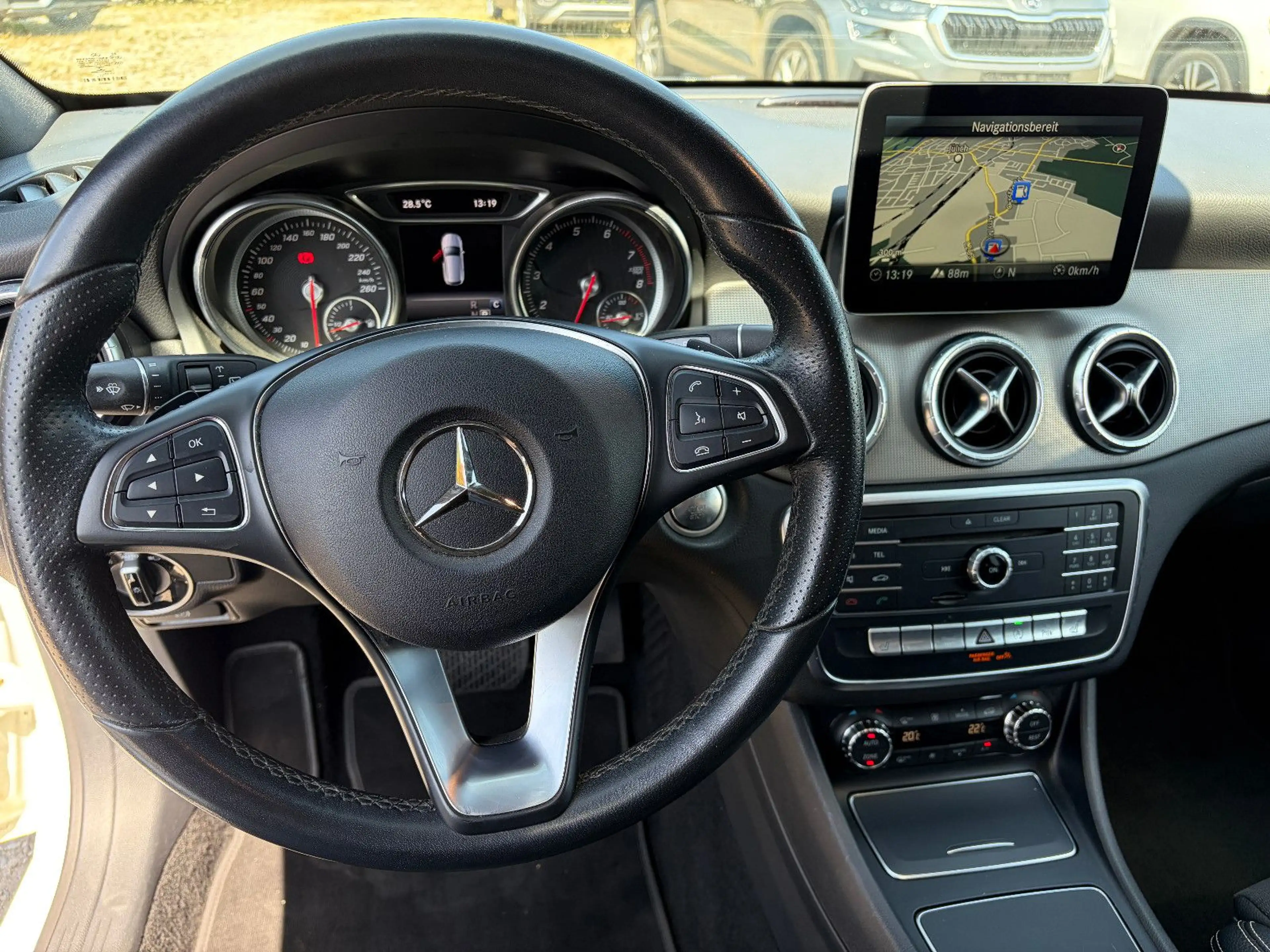 Mercedes-Benz CLA 220 4Matic — photo 10