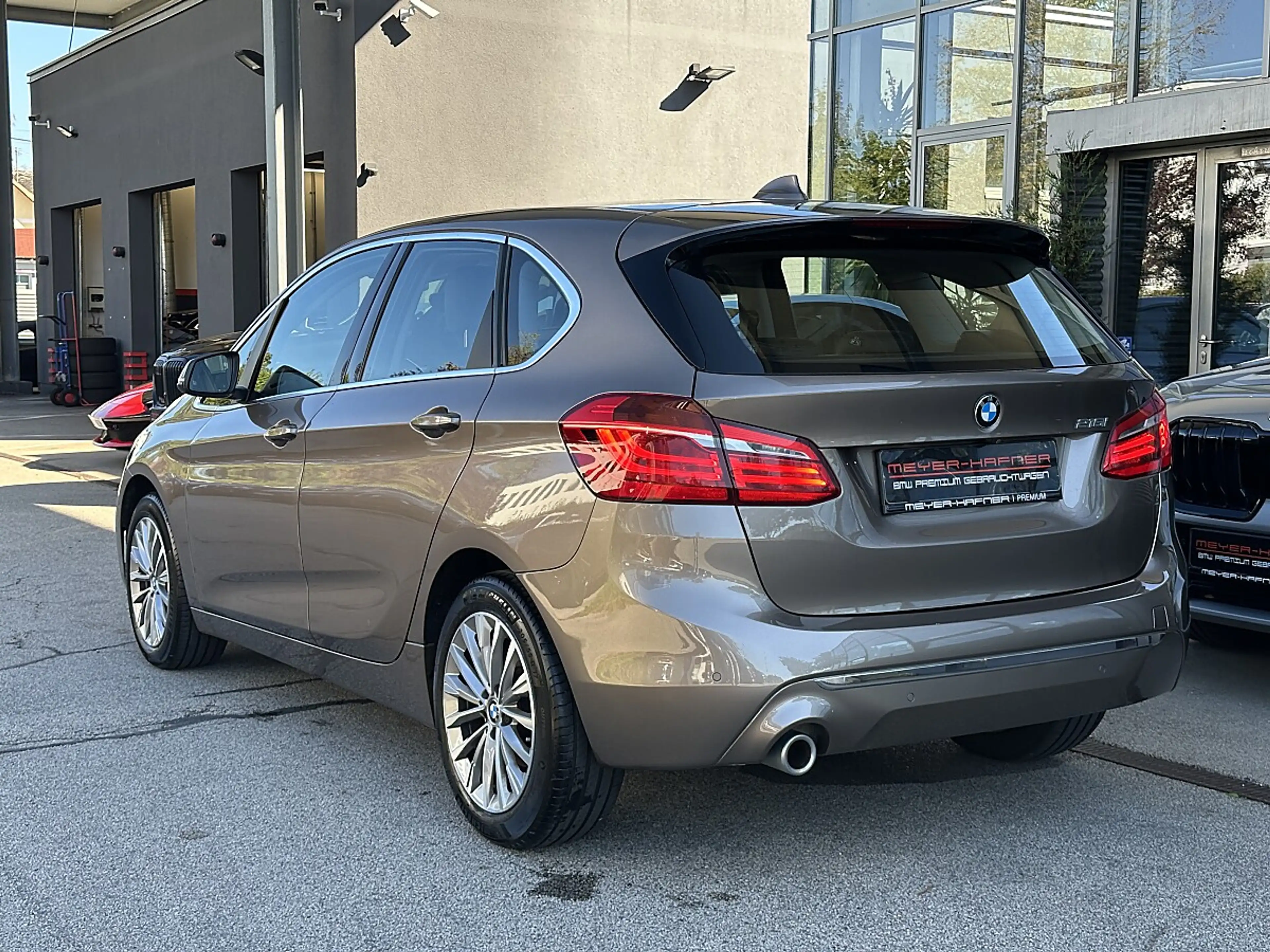 BMW 216 i Active Tourer — photo 7